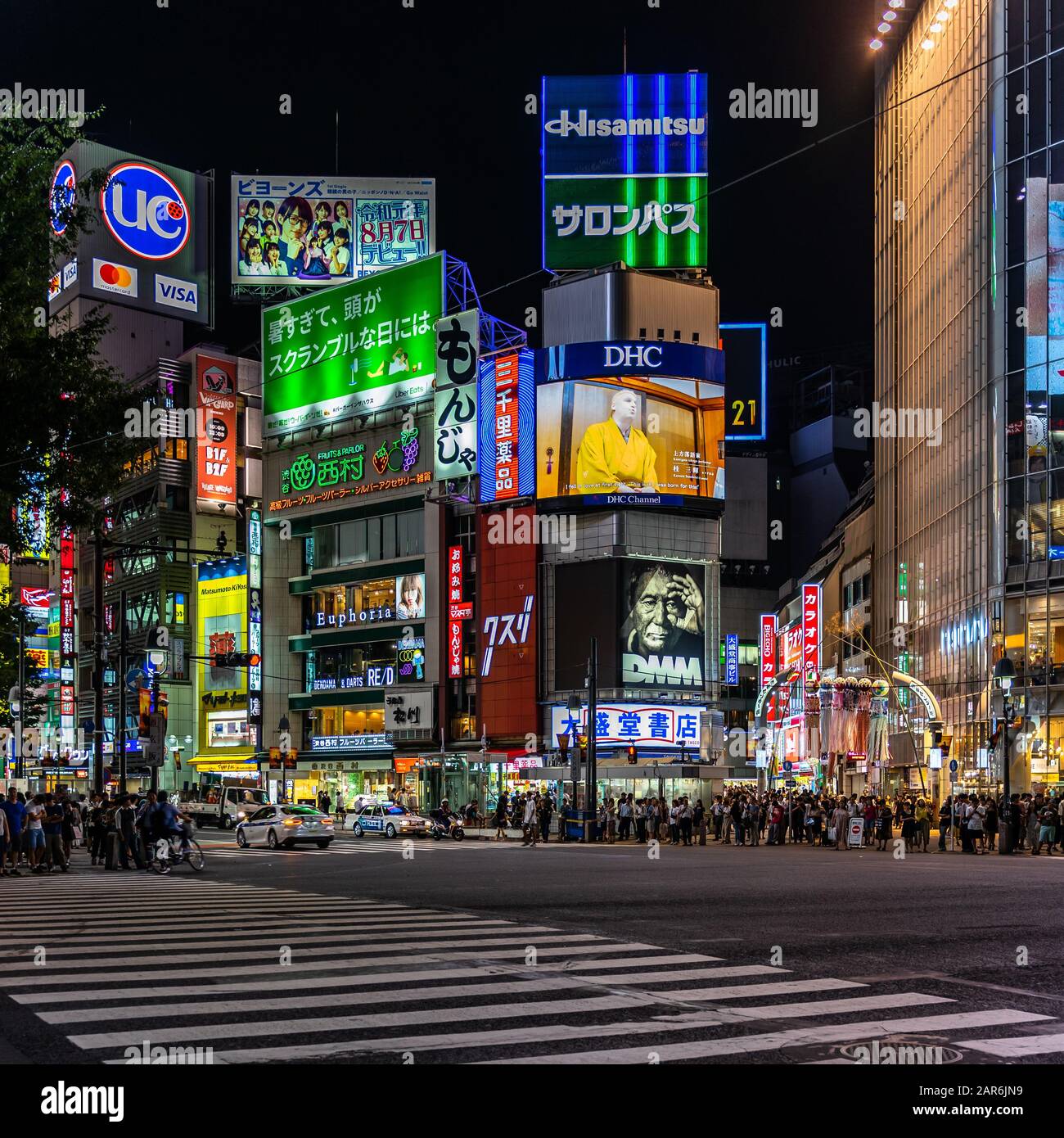 Vista notturna della traversata di Shibuya, uno dei punti di riferimento piu' iconici di Tokyo. Tokyo, Giappone, Agosto 2019 Foto Stock