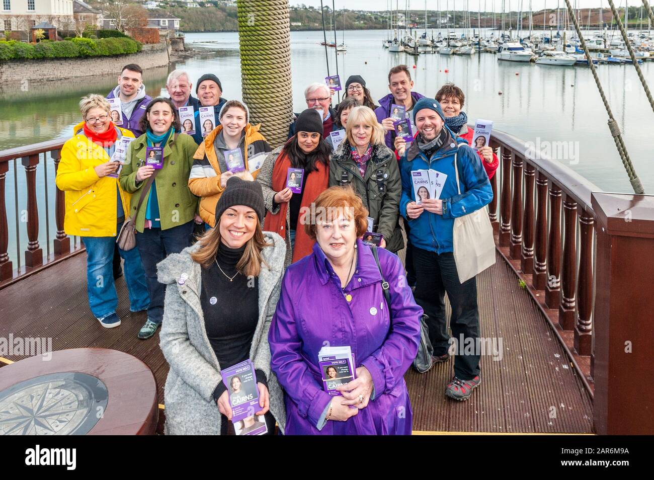 Kinsale, West Cork, Irlanda. 26th Gen 2020. Candidato alle elezioni Clr. Holly Cairns (socialdemocratici) e la sua squadra sono stati fuori fustigazione per i voti a Kinsale oggi. È stata unita dal leader del partito dei socialdemocratici, Catherine Murphy TD. Credito: Andy Gibson/Alamy Live News Foto Stock