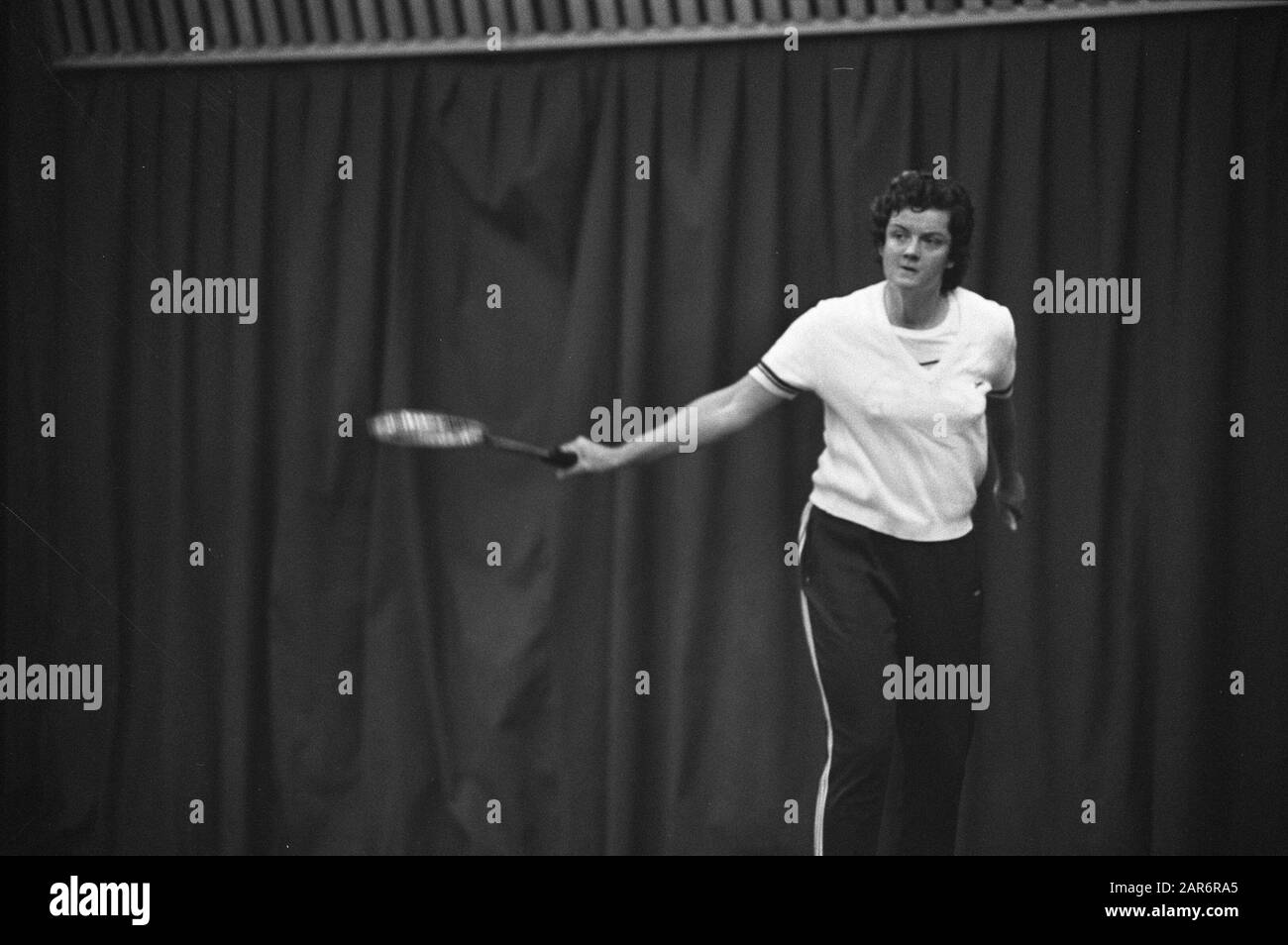 Campionati nazionali di tennis al coperto a Frans Otten Stadion Amsterdam, Signore e signori Data: 26 Novembre 1971 luogo: Amsterdam, Noord-Holland Parole Chiave: Tennis Nome personale: Betty stufa Foto Stock