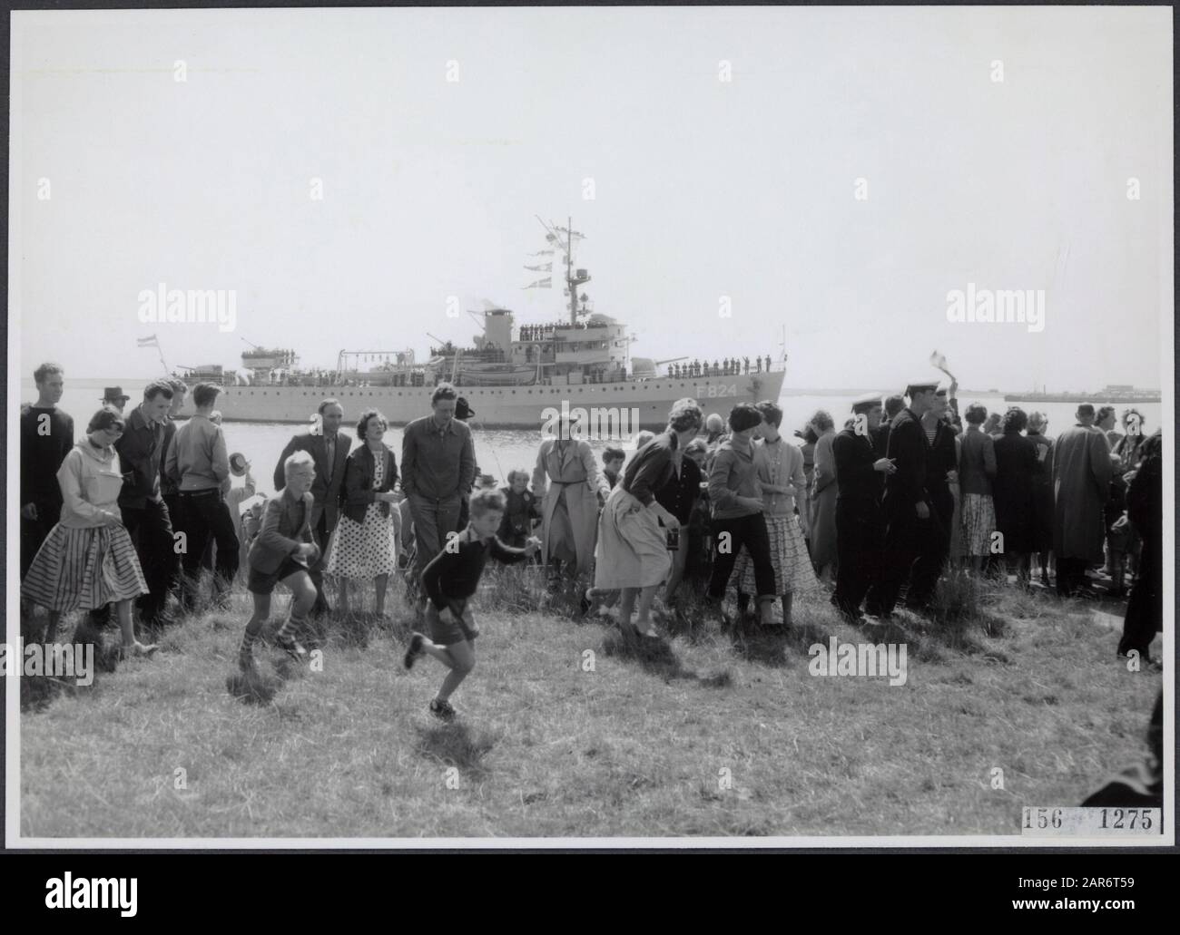 Nazionale donne sciopero giorno, vecchio cancello di manhuis dove gli uomini si sono presi cura di un credo con banner Data: 30 marzo 1981 Parole Chiave: Creches, UOMINI, banner Nome utente: MANHUIENPOORT Foto Stock