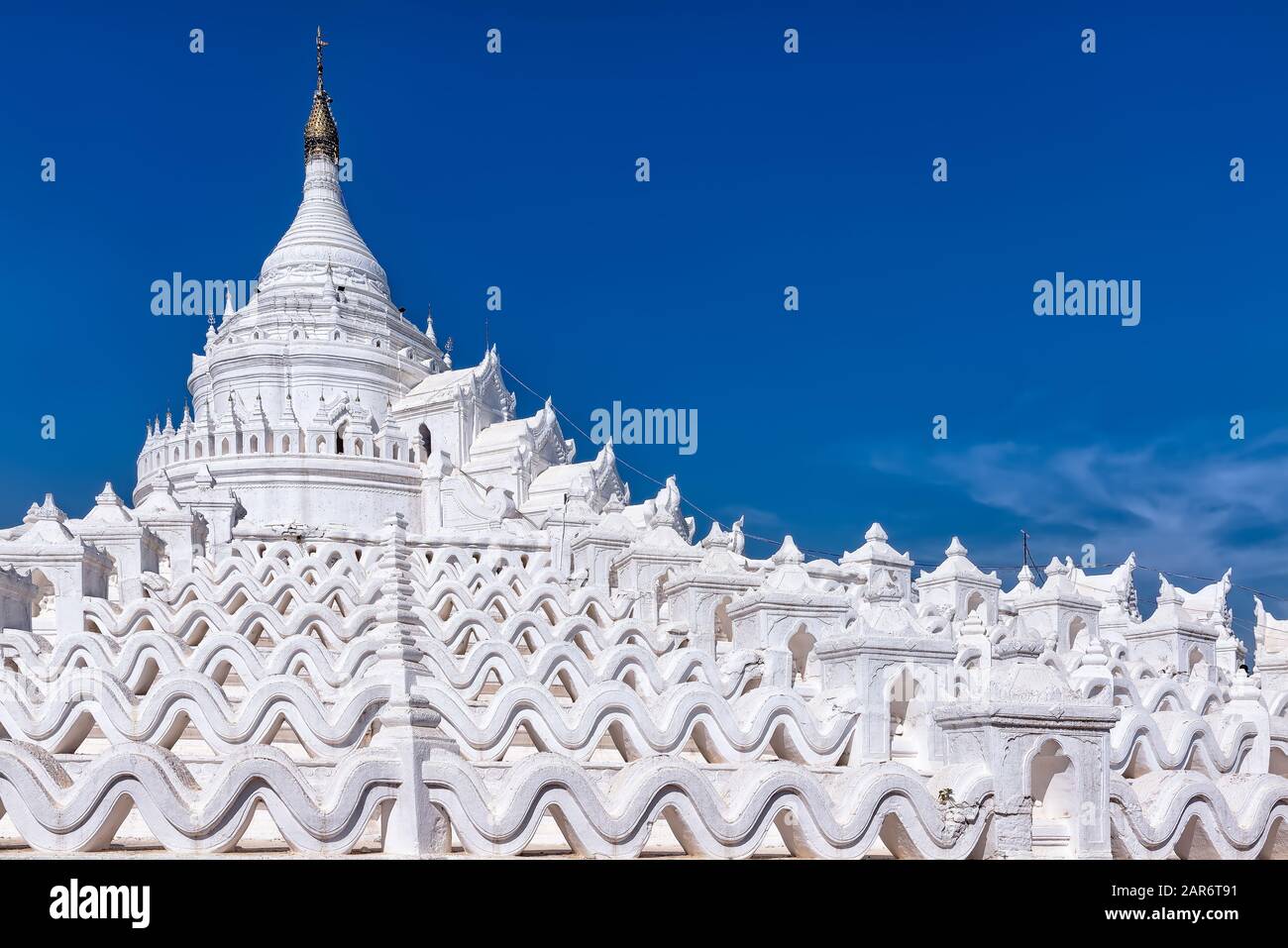 Pagoda Di Hsinbyume A Mingun, Myanmar. Il disegno della pagoda si basa sulle descrizioni della mitica pagoda Sulamani sul Monte Meru Foto Stock