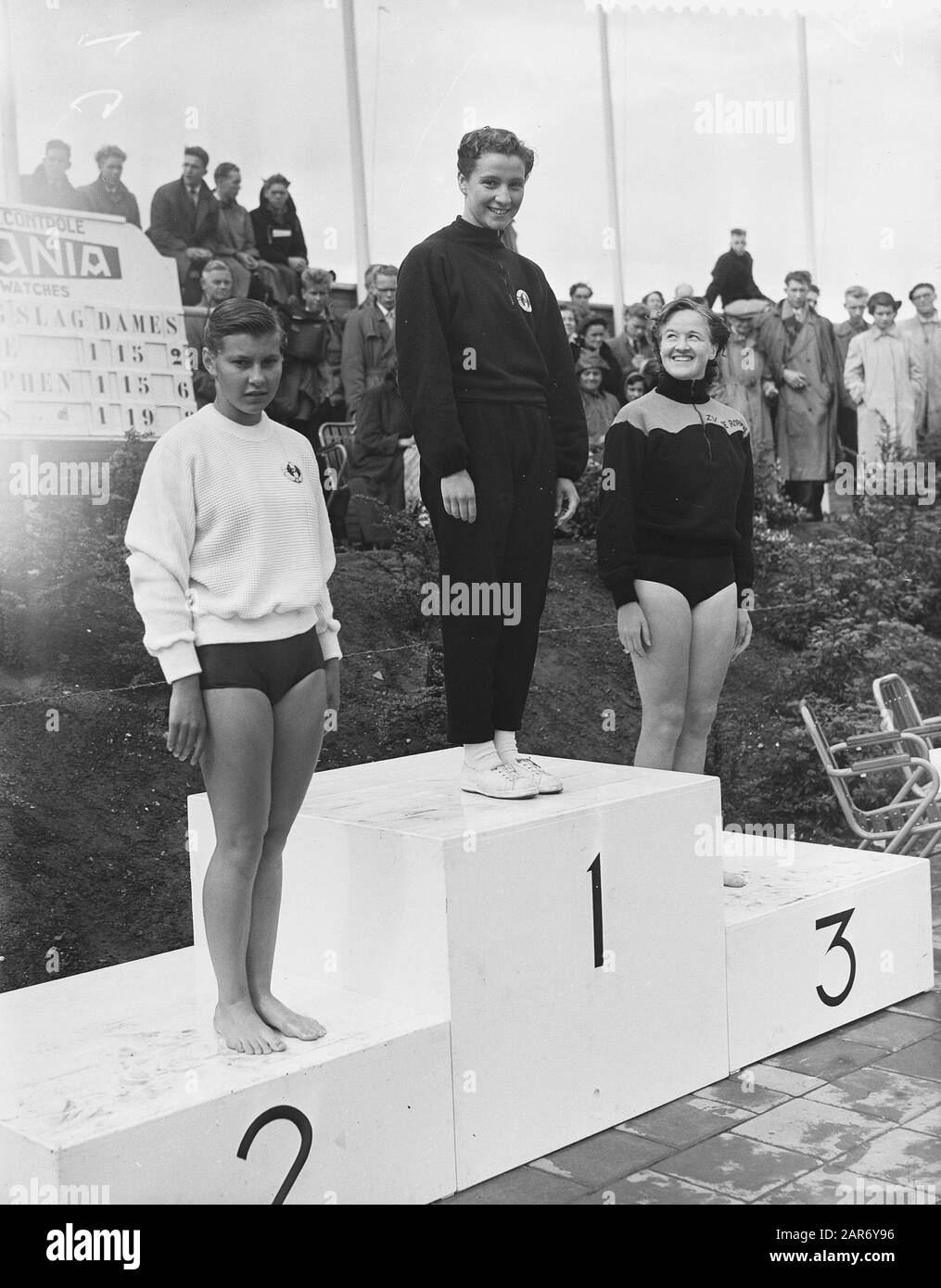 Campionato di nuoto Olanda Groningen, 100 m backstroke Signore Data: 7 agosto 1955 posizione: Groningen Parole Chiave: Campionati di nuoto Foto Stock