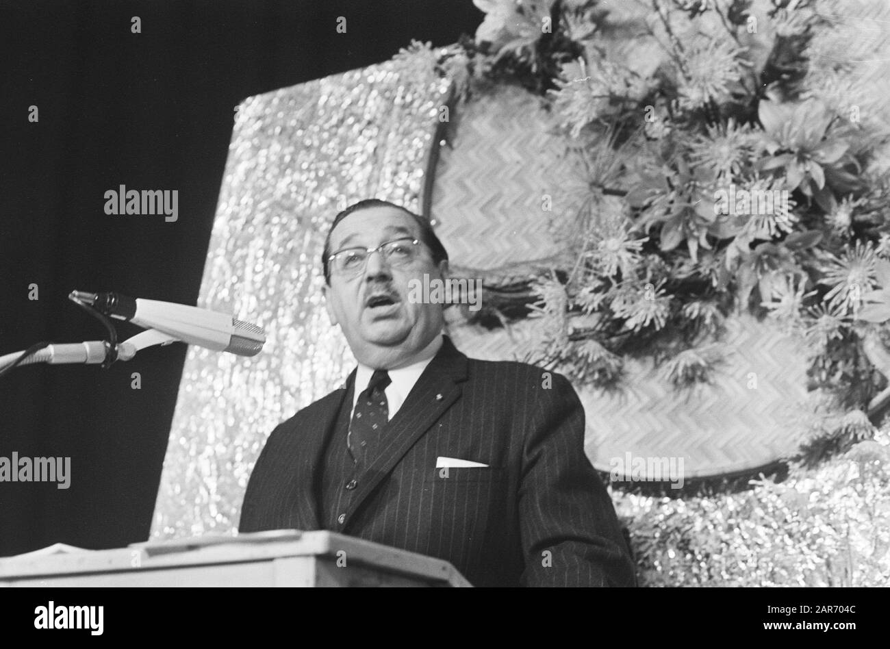 Ricevimento di Capodanno NOS, Hilversum; nr. 8, 9, 10: Schuttenhelm alla parola Data: 4 gennaio 1971 luogo: Hilversum Parole Chiave: New Year receptions Nome istituto: NOS Foto Stock