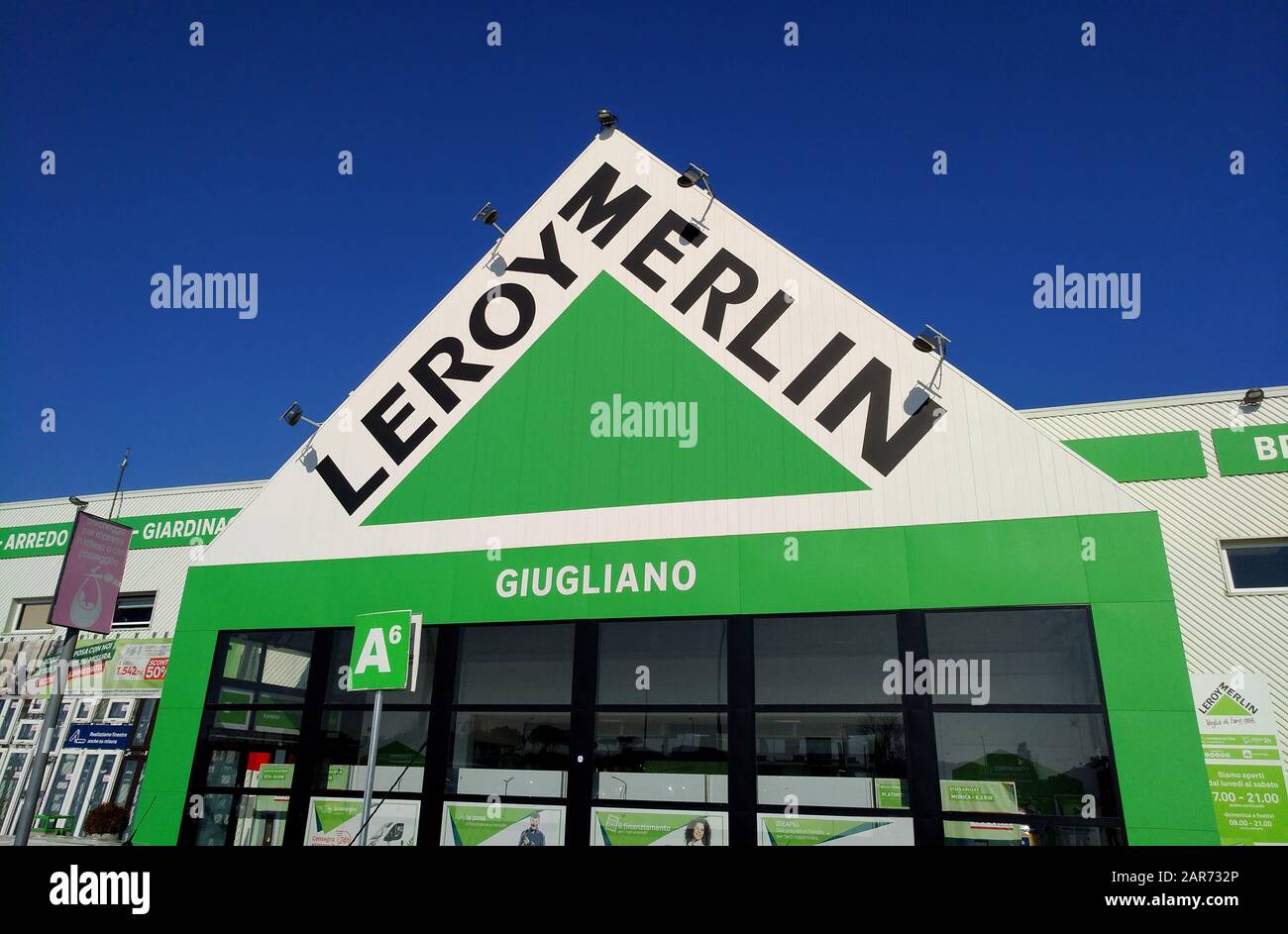 Italia - 23 gennaio 2020: Leroy Merlin negozio di facciate a Giugliano -  Napoli Foto stock - Alamy