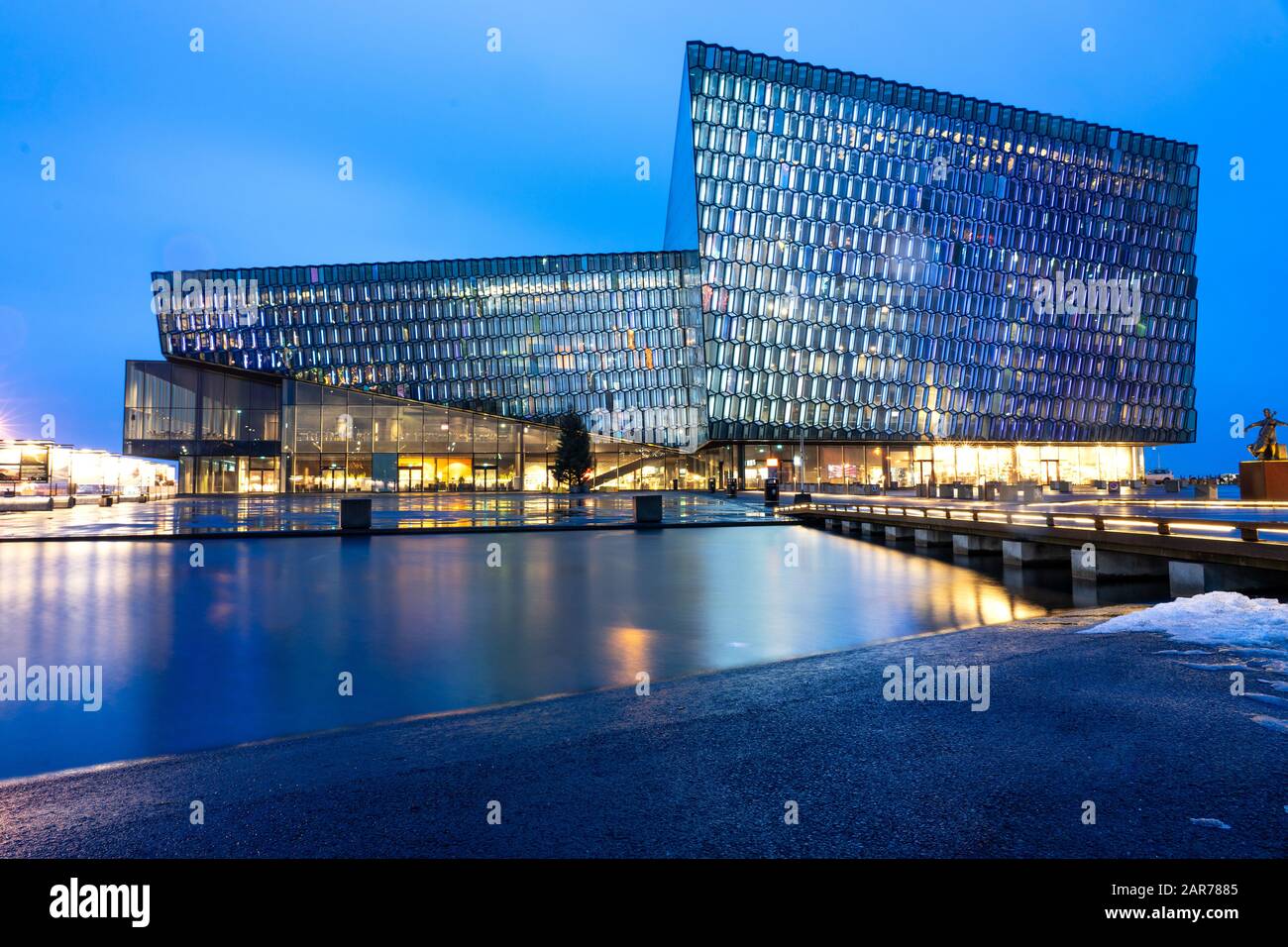 Sala concerti Harpa futuristico edificio in vetro a Reykjavik Islanda Foto Stock