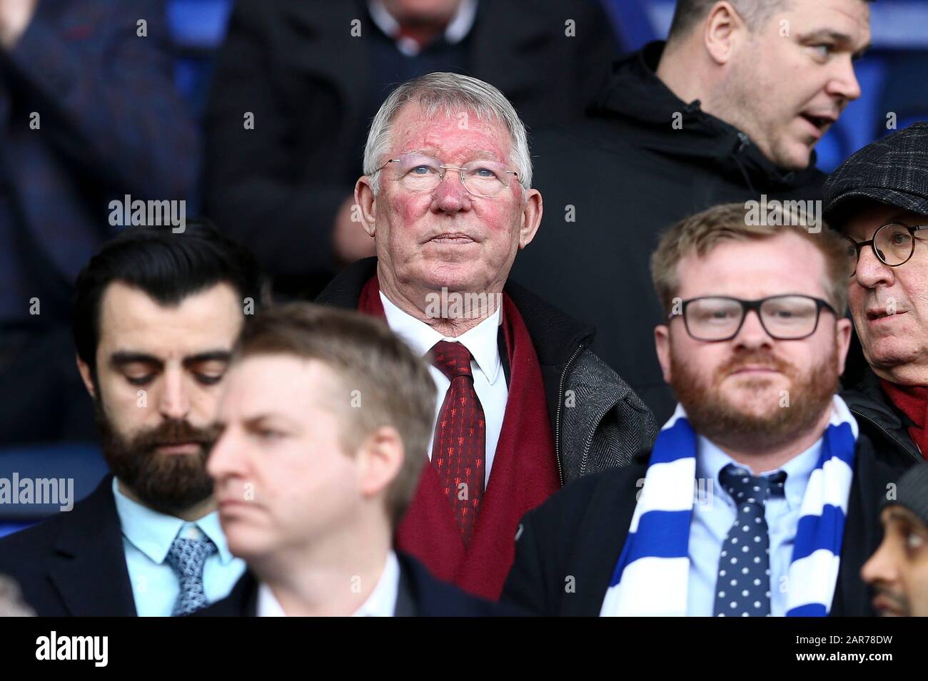 Birkenhead, Regno Unito. 26th Gen 2020. Il manager dell'ex Manchester United Alex Ferguson guarda dalla sua sede negli stand. The Emirates fa Cup, 4th round match, Tranmere Rovers v Manchester Utd at Prenton Park, Birkenhead, Wirral domenica 26th gennaio 2020. Questa immagine può essere utilizzata solo per scopi editoriali. Solo uso editoriale, licenza richiesta per uso commerciale. Nessun uso nelle scommesse, nei giochi o in un singolo club/campionato/giocatore publications.pic by Chris Stading/Andrew Orchard sports photography/Alamy Live News Credit: Andrew Orchard sports photography/Alamy Live News Foto Stock