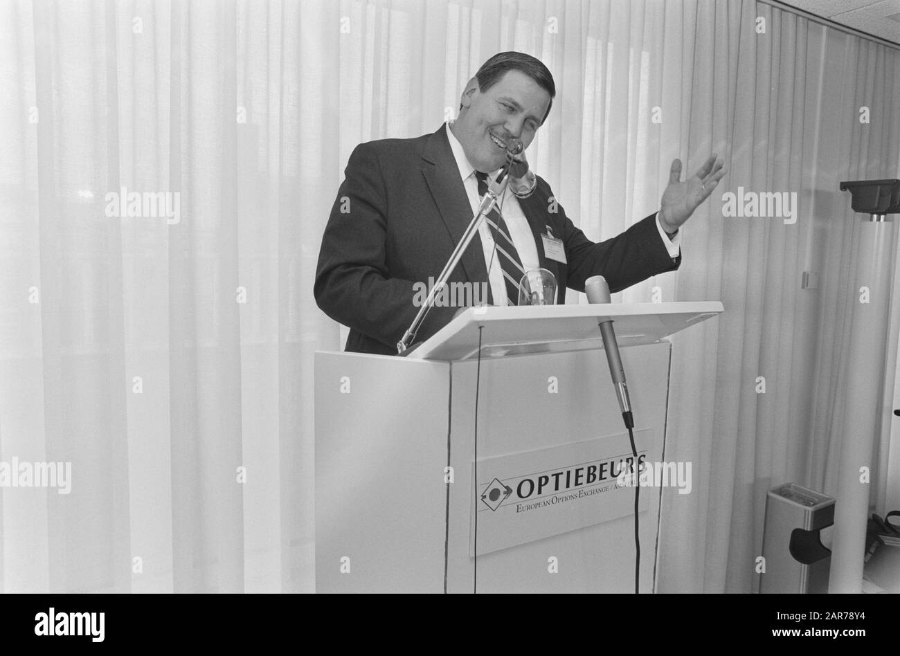 Assegnazione Optiebeurs; l'ambasciatore americano Skid lancia Amex Trade Data: 25 agosto 1987 Foto Stock