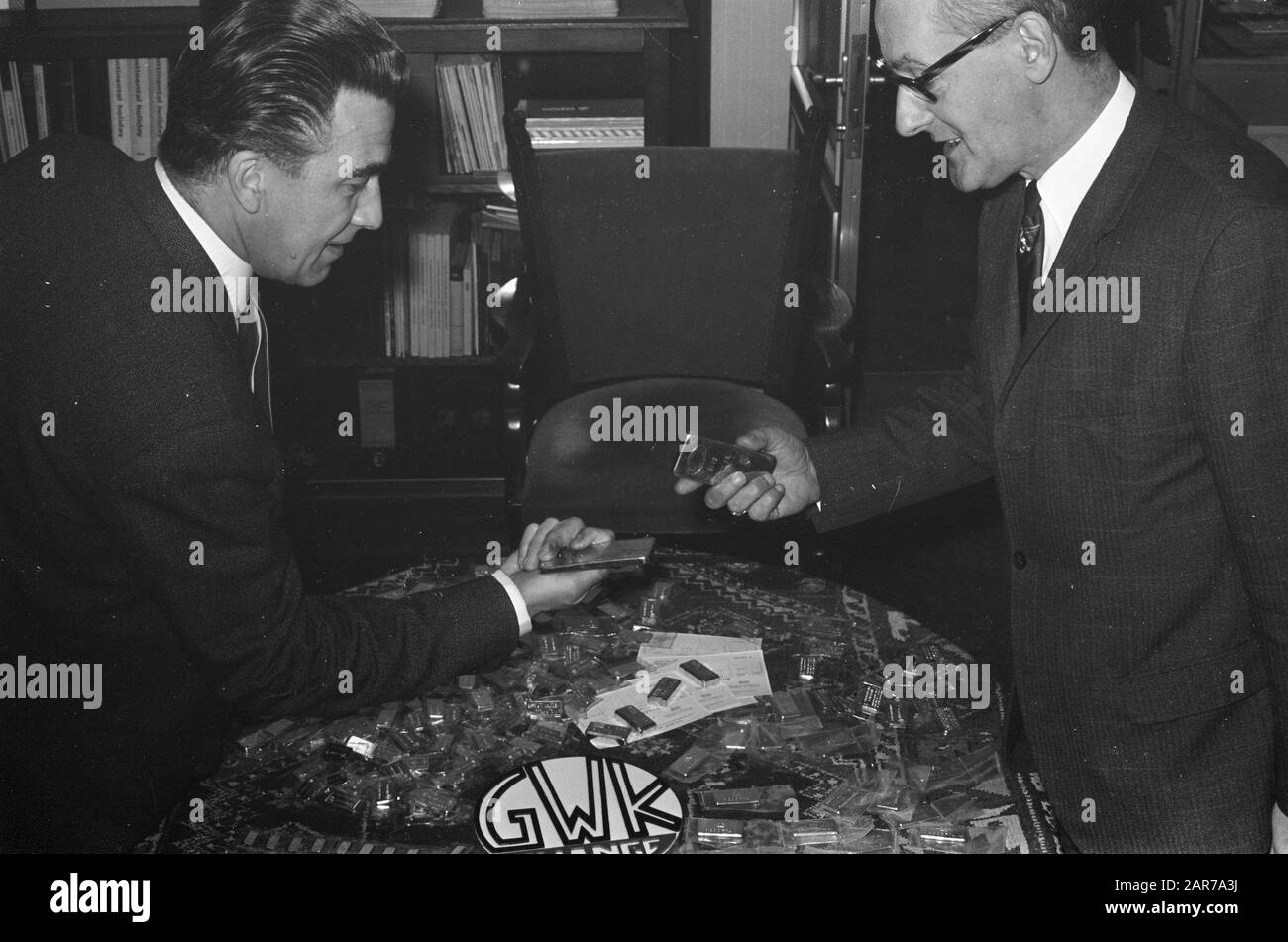 Assegnazione Volkskrant (oro per la vendita privata) Data: 21 marzo 1968 Parole Chiave: Aste Nome dell'istituzione: Volkskrant Foto Stock