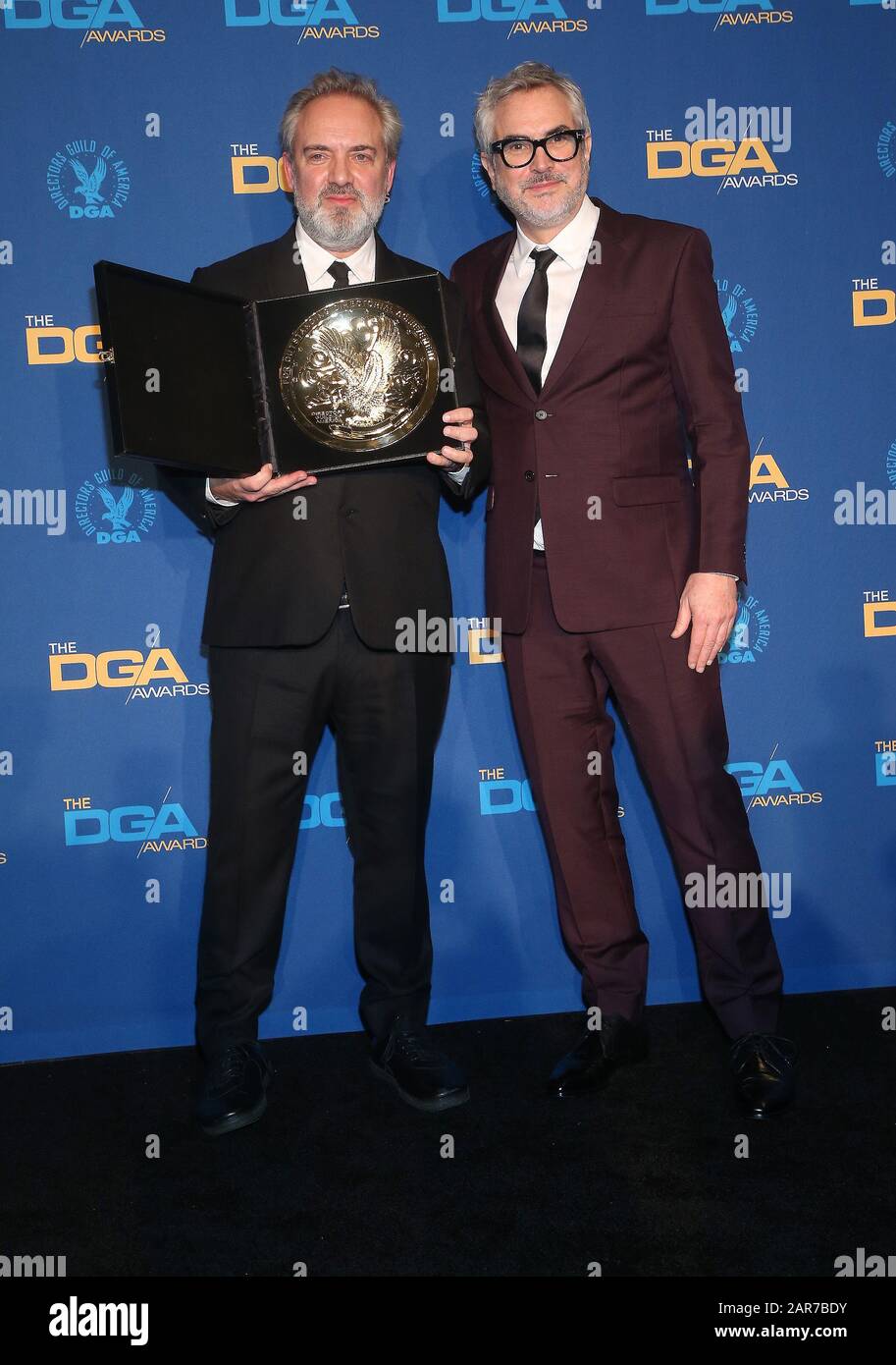 25 Gennaio 2020 - Los Angeles, California - Sam Mendes, Alfonso Cuarã³N. 72nd Annual Directors Guild Of America Awards (DGA Awards 2020) si è tenuto al Ritz Carlton. (Credit Image: © F. Sadou/AdMedia Via ZUMA Wire) Foto Stock