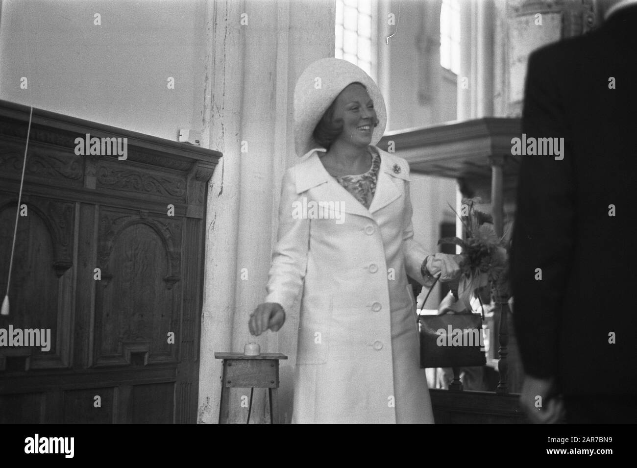 Opening Large or Martinikerk in Doesburg by princess Beatrix Data: 31 agosto 1972 luogo: Doesburg Parole Chiave: Openings Nome personale: Beatrix, princess Nome dell'istituzione: Martinikerk Foto Stock
