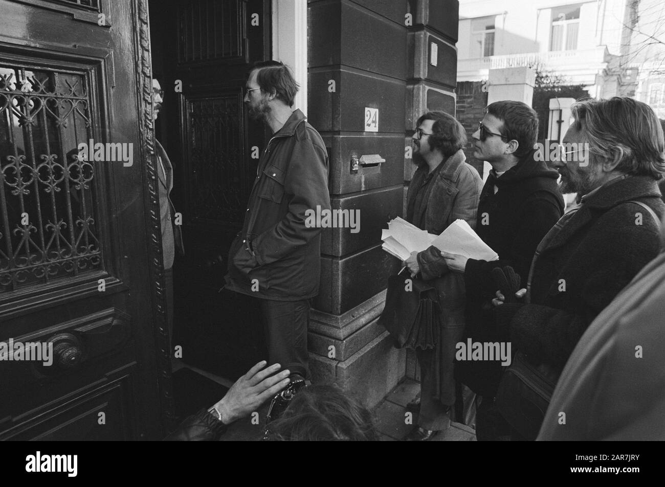 Picket-line per l'Ambasciata polacca a l'Aia dal Comitato della Polonia e ha avuto conversazione con l'Ambasciatore polacco Data: 14 gennaio 1982 luogo: L'Aia, Zuid-Holland Parole Chiave: Ambasciate Nome personale: Comitato della Polonia Foto Stock