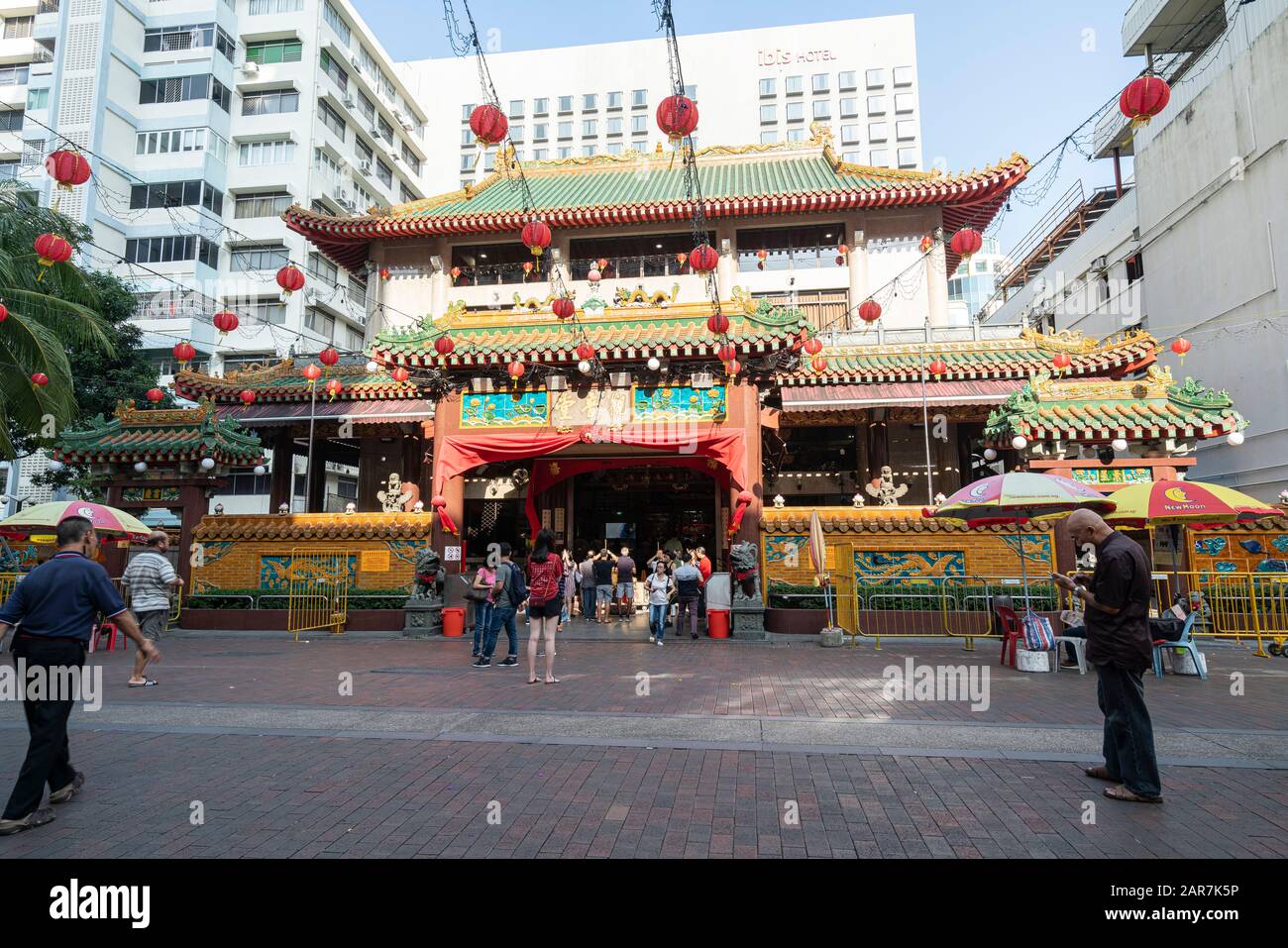 Singapore. Gennaio 2020. L'entrata del tempio di Kwan Im Thong Hood Cho Foto Stock