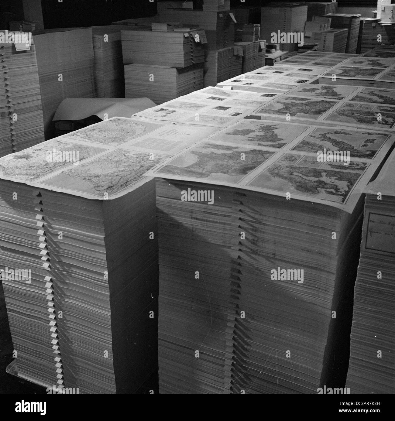 Reportage Publisher Wolters, Groningen Map sheets in the warehouse Data: Agosto 1965 luogo: Groningen (città) Parole Chiave: Atlanti, stampa, mappe, editori Nome dell'istituzione: J B. Wolters Foto Stock