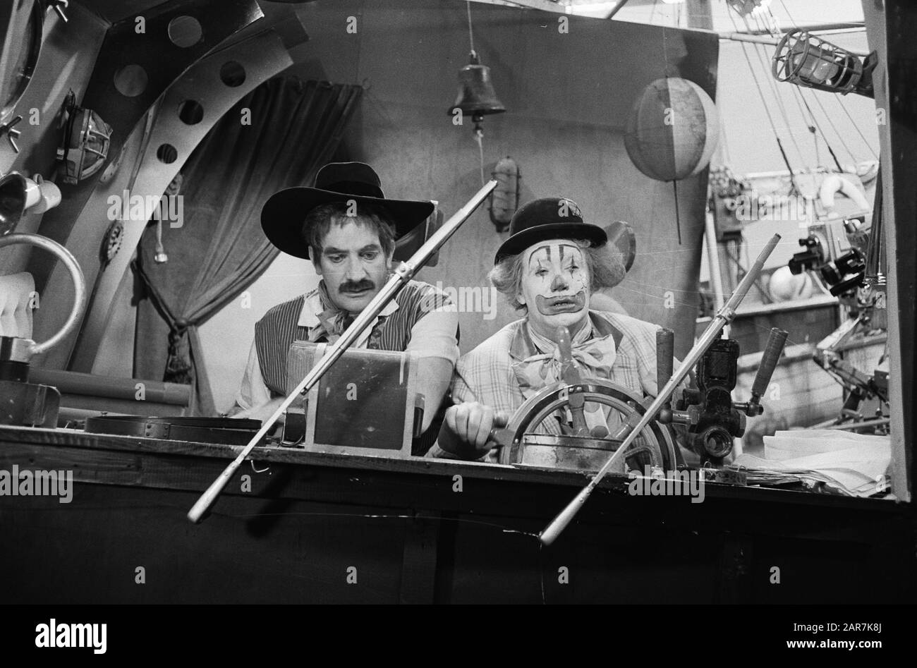 Pipo de Clown e Felicio The Gypsy Data: 4 Novembre 1963 Parole Chiave: Clown, programmi televisivi Nome personale: Felicio, Pipo de Clown, Prussia, Jan, Witschge, Cor Foto Stock