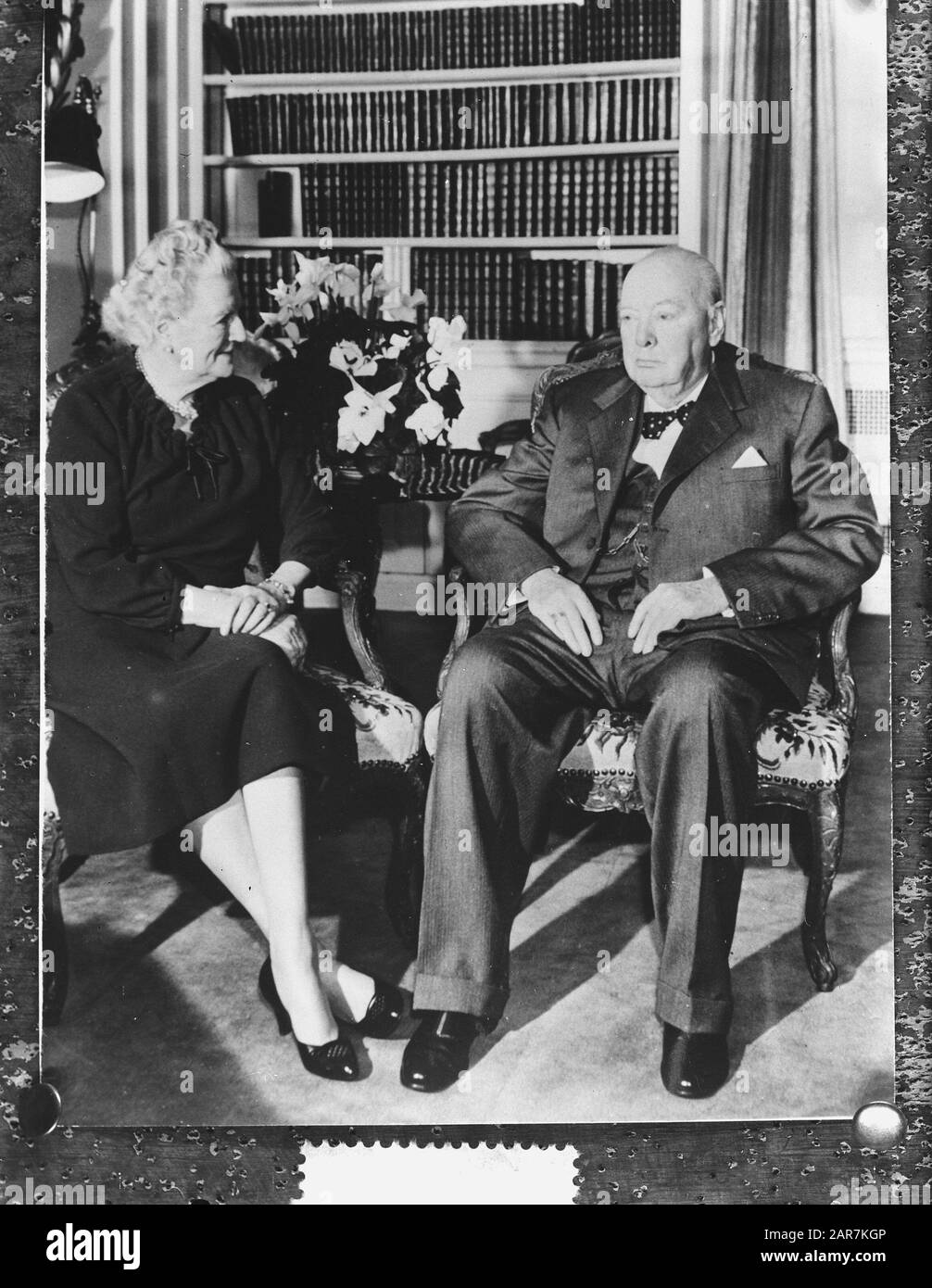 Winston Churchill 30 Novembre 85 anno con donna Data: 29 Novembre 1959 Nome personale: Churchill, Winston Foto Stock