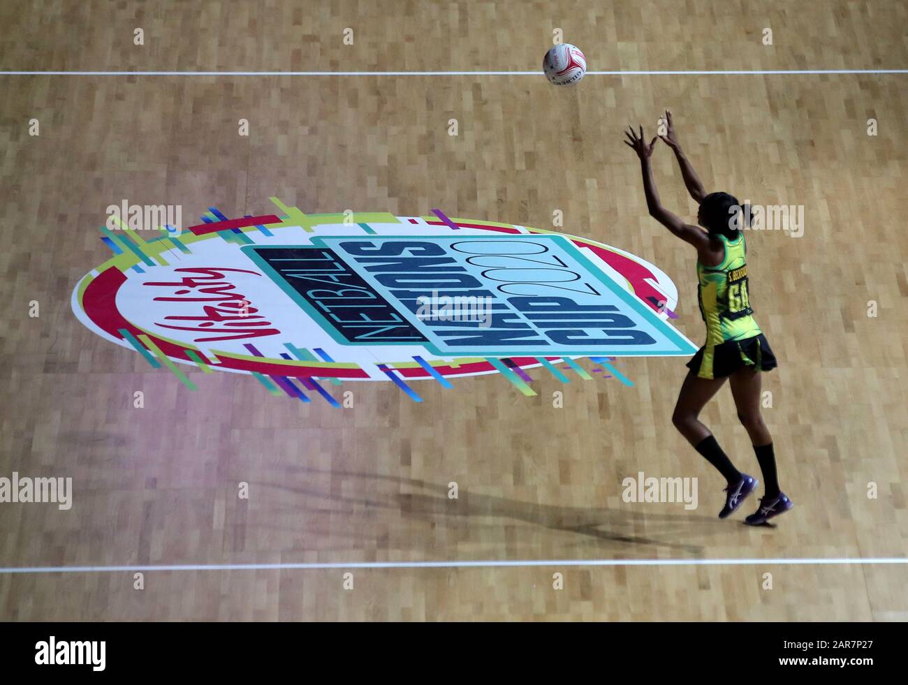 Shanice Beckford in Giamaica durante la partita di medaglia d’oro della Vitality netball Nations Cup al Copper Box di Londra. Foto Stock