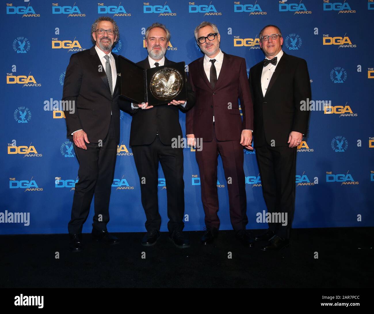 25 Gennaio 2020 - Los Angeles, California - Thomas Schlamme, Sam Mendes, Alfonso Cuarã³N, Russell Hollander. 72nd Annual Directors Guild Of America Awards (DGA Awards 2020) si è tenuto al Ritz Carlton. (Credit Image: © F. Sadou/AdMedia Via ZUMA Wire) Foto Stock