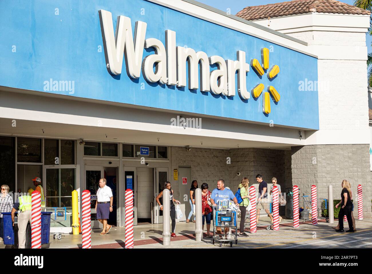 Hallandale Florida, Walmart Big-Box, ingresso anteriore, shopping shopper shopping negozi di mercato mercati di mercato di acquisto di vendita, negozi al dettaglio b Foto Stock