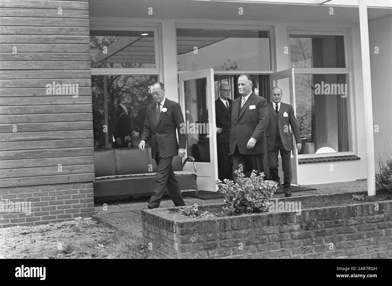 Prins Bernhard ha aperto il drive-in di Neclenburgh per le informazioni sull'esportazione a Soest Data: 21 novembre 1968 luogo: Soest Nome Persona: Bernhard (Prince Netherlands) Foto Stock