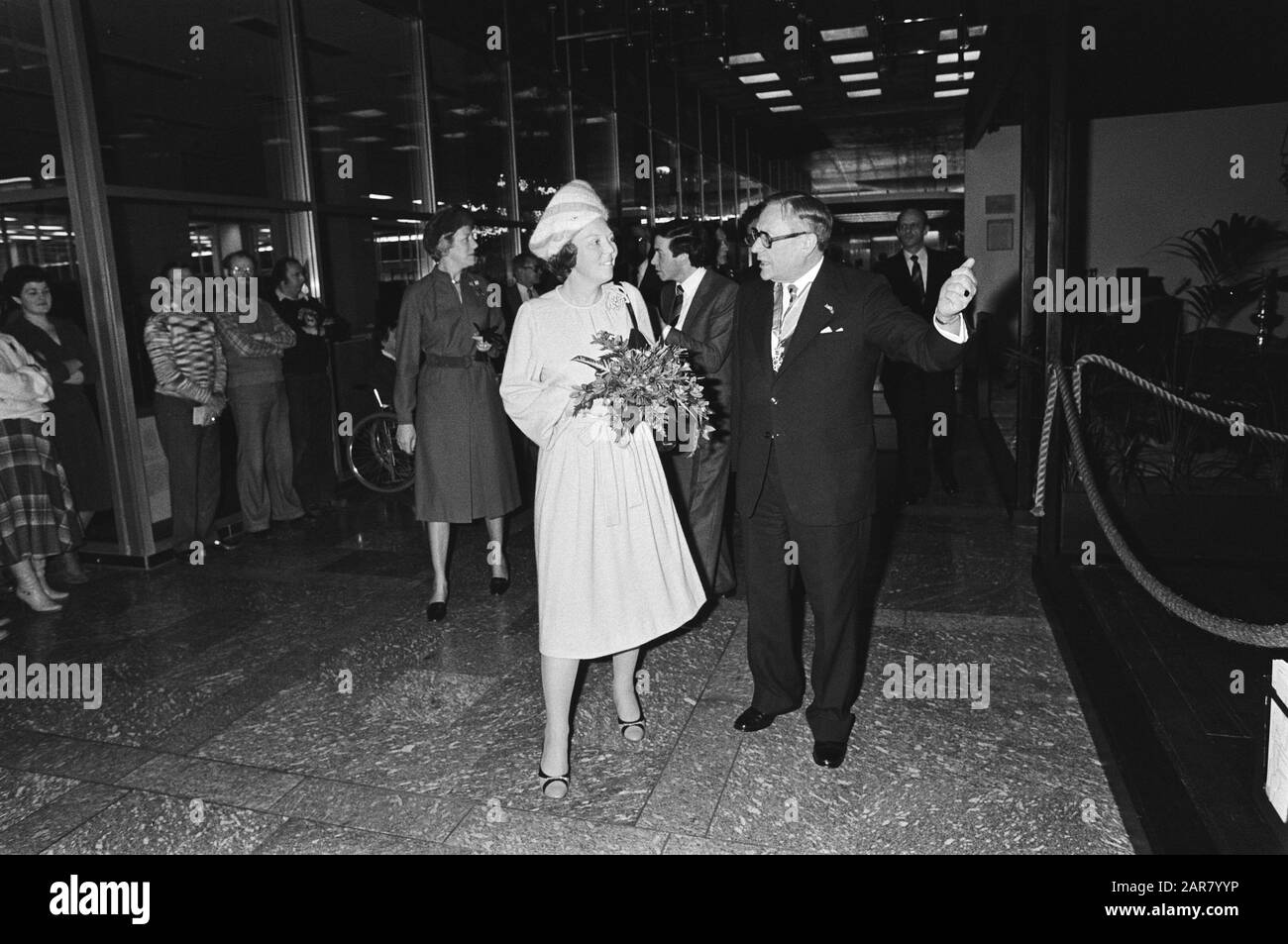 La Principessa Beatrix apre a Heerlen la nuova ala della sede del General Civil Pension Fund Data: 22 gennaio 1980 luogo: Heerlen Parole Chiave: Sede centrale, aperture Nome personale: Beatrix, principessa Foto Stock
