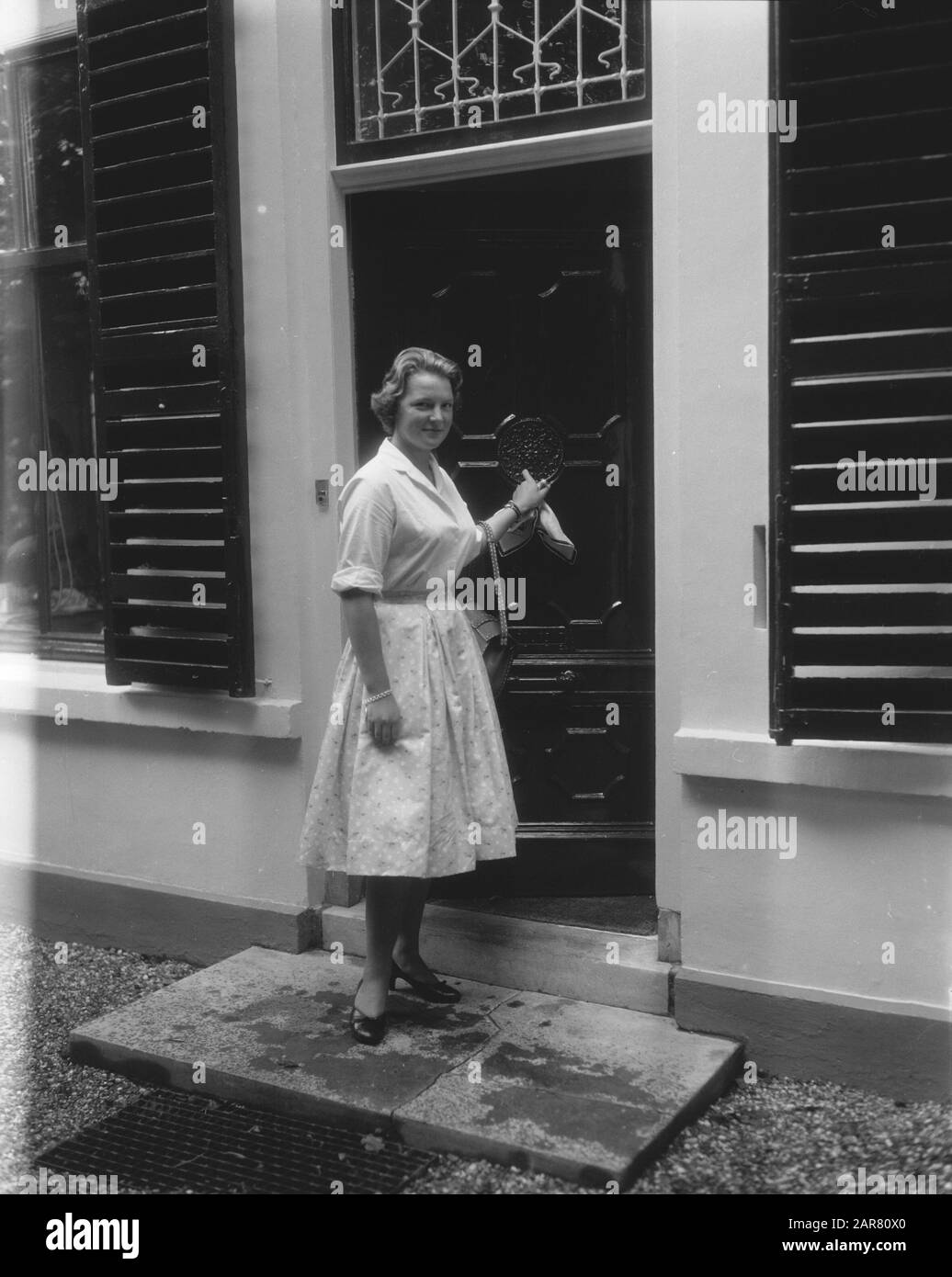 Principessa Irene a Utrecht come studente, per porta Data: 6 settembre 1958 luogo: Utrecht Nome personale: Irene, principessa Foto Stock