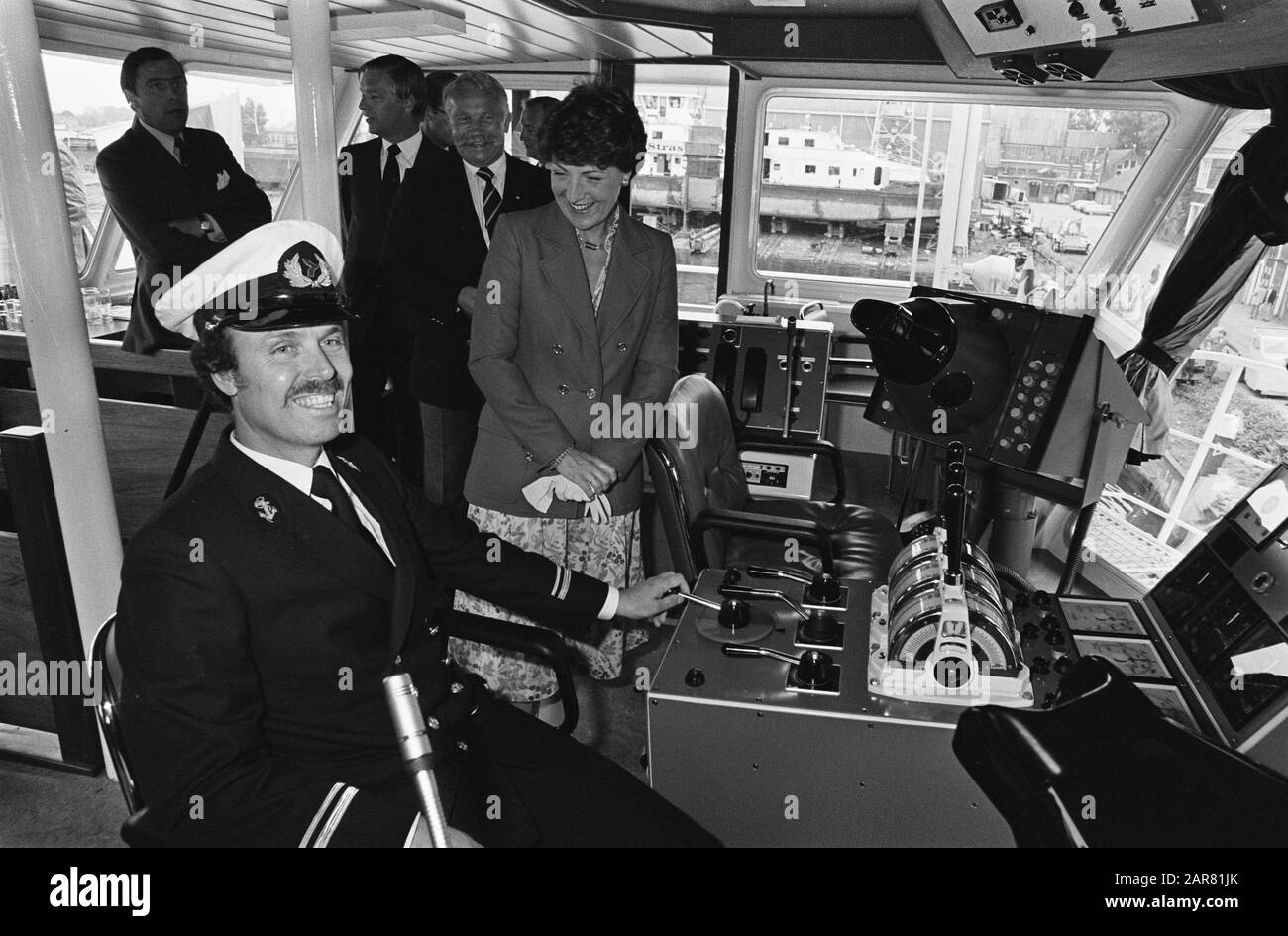 La Principessa Margriet ha battezzato il battipano Cornelis de Houtman nel cantiere De Biesbosch Dordrecht; Data: 25 maggio 1981 Località: Dordrecht Parole Chiave: Doopplechtichticies, cantieri navali Nome personale: Margriet, princess Foto Stock