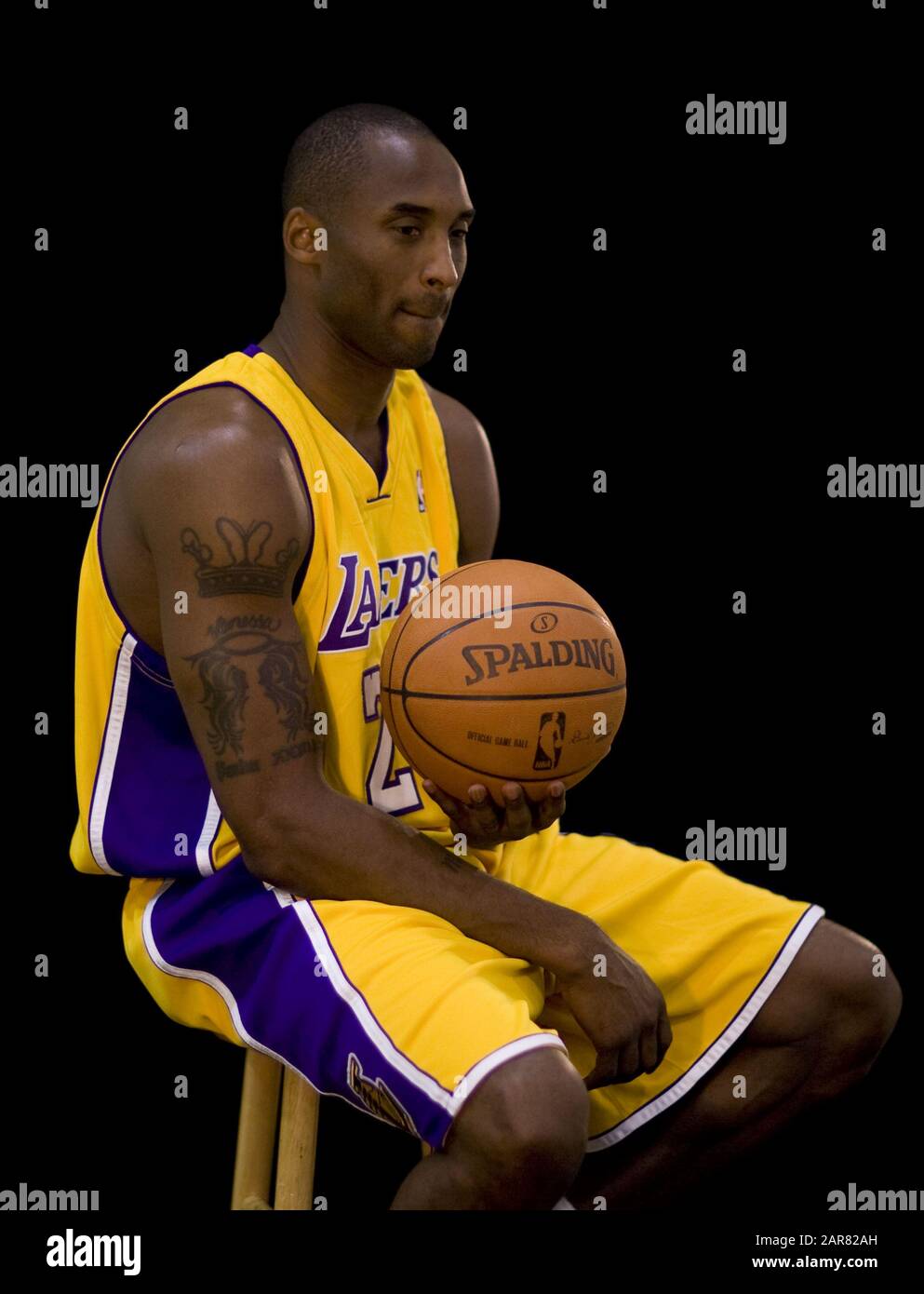 El Segundo, CALIFORNIA, Stati Uniti. 29th settembre 2009. Kobe Bryant, 41 anni, muore in elicottero crash a Calabasas, California oggi Domenica 26 Gennaio 2020.Kobe Bryant pone per una foto durante il Los Angeles Lakers Media Day a El Segundo, California Martedì 29 Settembre 2009.ARMANDO ARORIZO. Credit: Armando Arorizo/Prensa Internacional/Zuma Wire/Alamy Live News Foto Stock