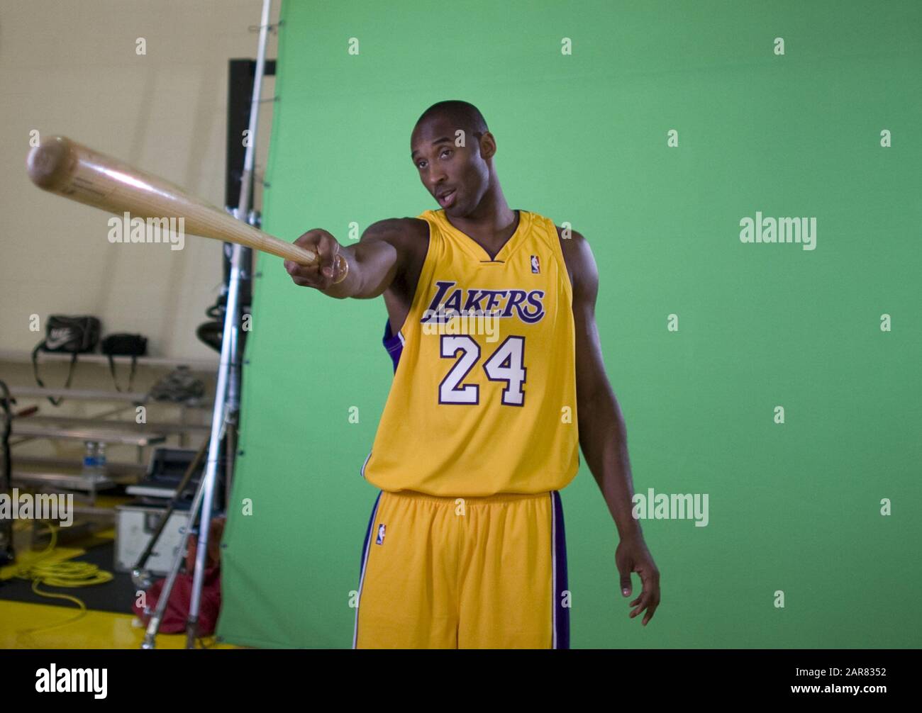 El Segundo, CALIFORNIA, Stati Uniti. 29th settembre 2009. Kobe Bryant, 41 anni, muore in elicottero crash a Calabasas, California oggi Domenica 26 Gennaio 2020.Kobe Bryant pone per una foto durante il Los Angeles Lakers Media Day a El Segundo, California Martedì 29 Settembre 2009.ARMANDO ARORIZO. Credit: Armando Arorizo/Prensa Internacional/Zuma Wire/Alamy Live News Foto Stock