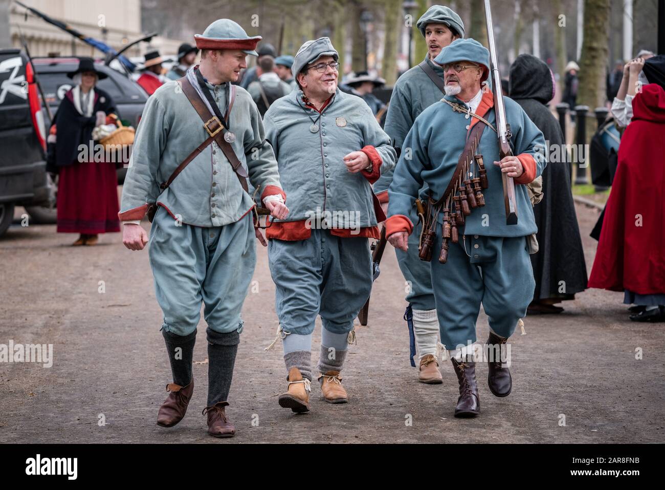 Rievocazione annuale della parata di esecuzione di King Charles i da parte della società inglese della Guerra civile (ECWS) a Londra, Regno Unito. Foto Stock