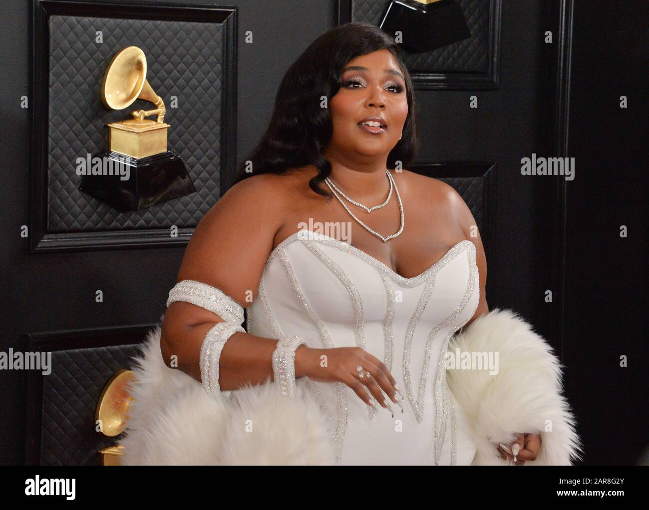 Los Angeles, Stati Uniti. 26th gennaio 2020. Los Angeles, Stati Uniti. 26th gennaio 2020. Lizzo arriva per i Grammy Awards annuali 62nd che si tengono allo Staples Center di Los Angeles domenica 26 gennaio 2020. Foto di Jim Ruymen/UPI Credit: UPI/Alamy Live News Foto Stock