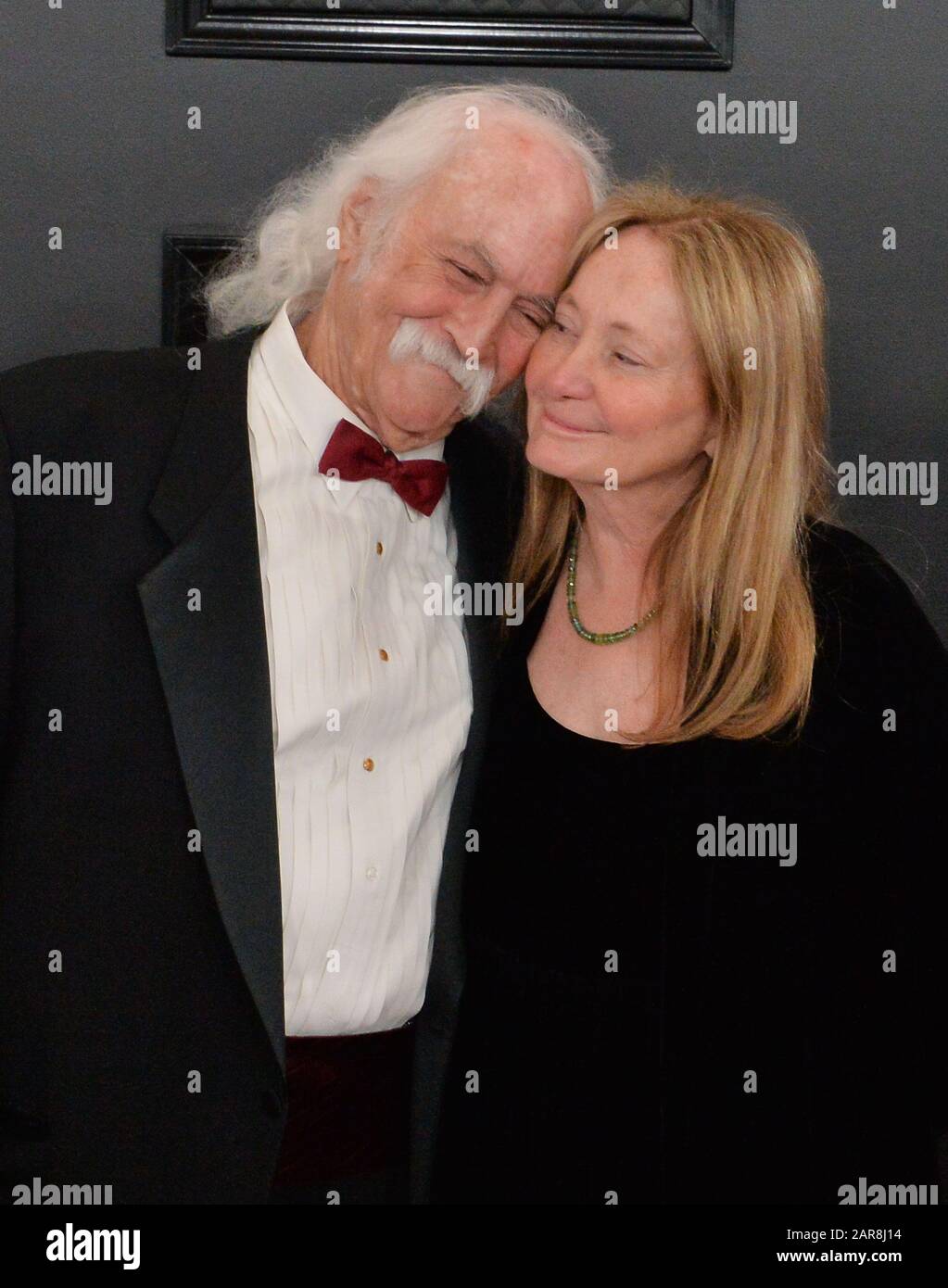Los Angeles, California, Stati Uniti. 26th gennaio 2020. David Crosby e Jan Dance arrivano per i Grammy Awards annuali della 62nd che si tengono presso lo Staples Center di Los Angeles domenica 26 gennaio 2020. Foto di Jim Ruymen/UPI Credit: UPI/Alamy Live News Foto Stock