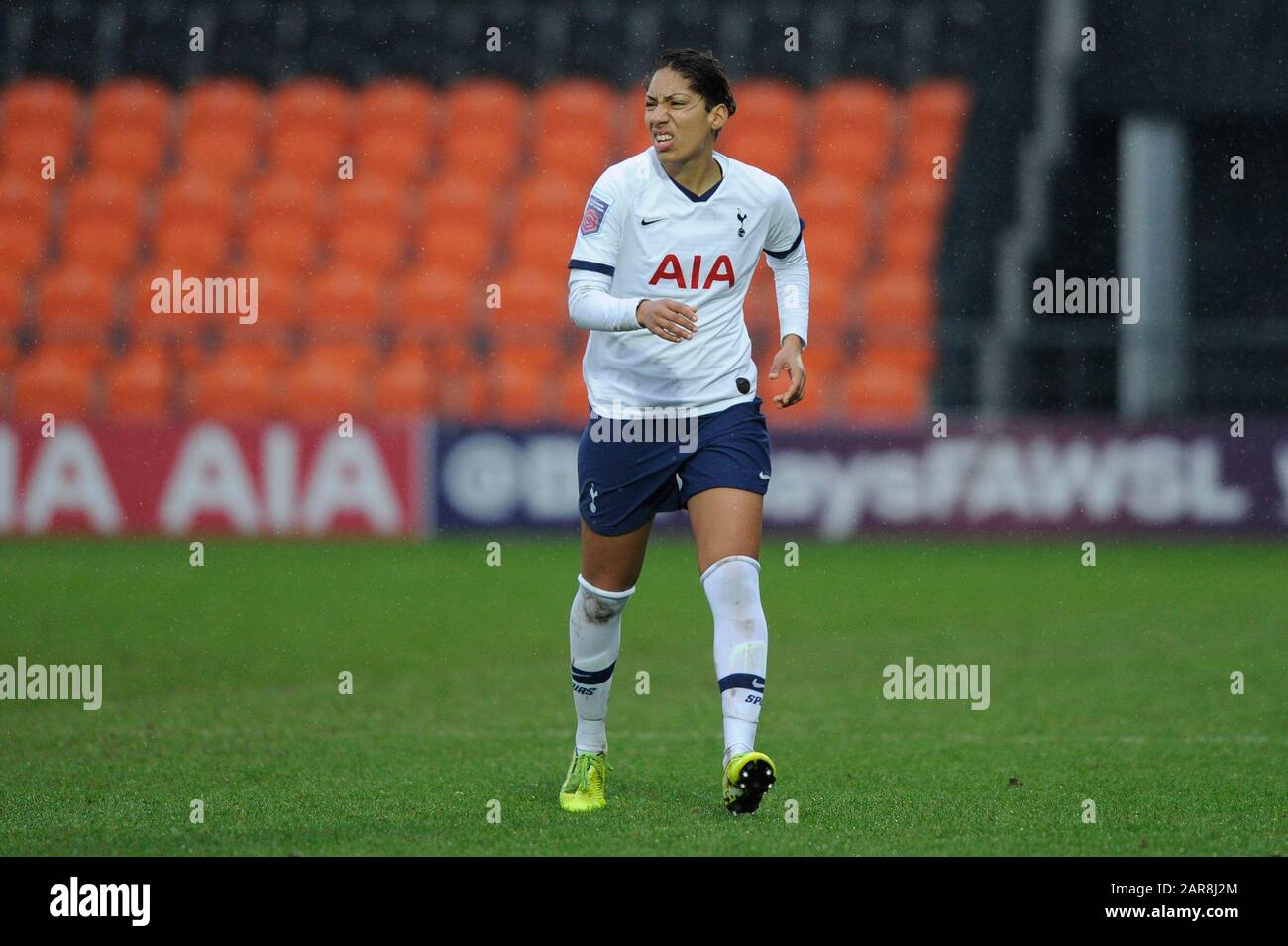 Canons Park, Regno Unito. 26th Gen 2020. Elisha Sulola di Tottenham Hotspur Donne in azione durante la WomenÕs fa Cup Quarta partita rotonda tra Tottenham Hotspur Donne e Barnsley Donne allo Hive Stadium di Londra, Regno Unito - 26th Gennaio 2020 credito: Azione Foto Sport/Alamy Live News Foto Stock