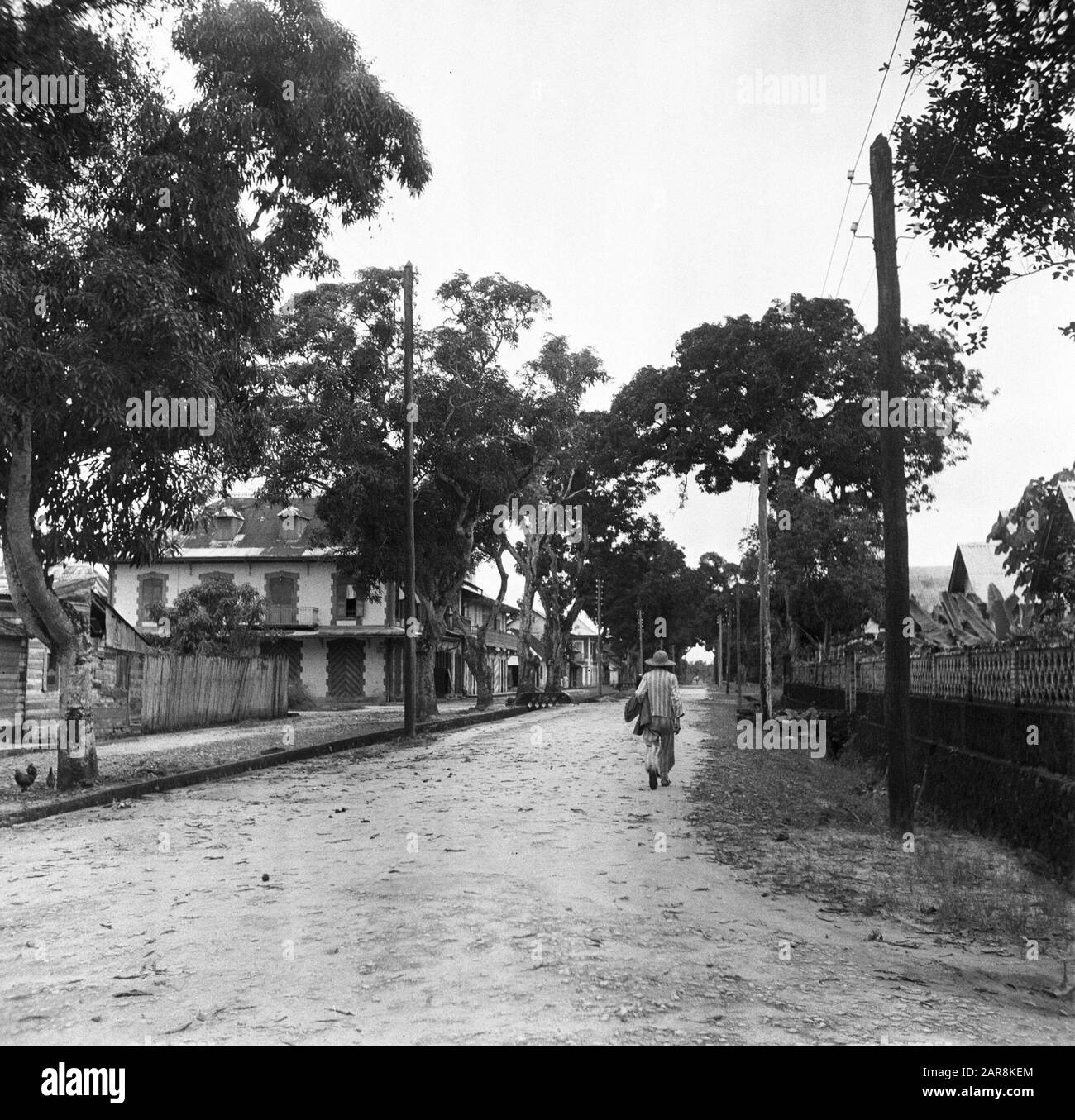Viaggio in Suriname e Paesi Bassi Antilles Street a Saint-Laurent-du-Maronie in Guiana francese Annotazione: Saint-Laurent-du-Maronie è stata una colonia penale francese Data: 1947 posizione: Guyana francese, Saint-Laurent-du-Maronie Parole Chiave: Prigioni, immagini di strada Foto Stock