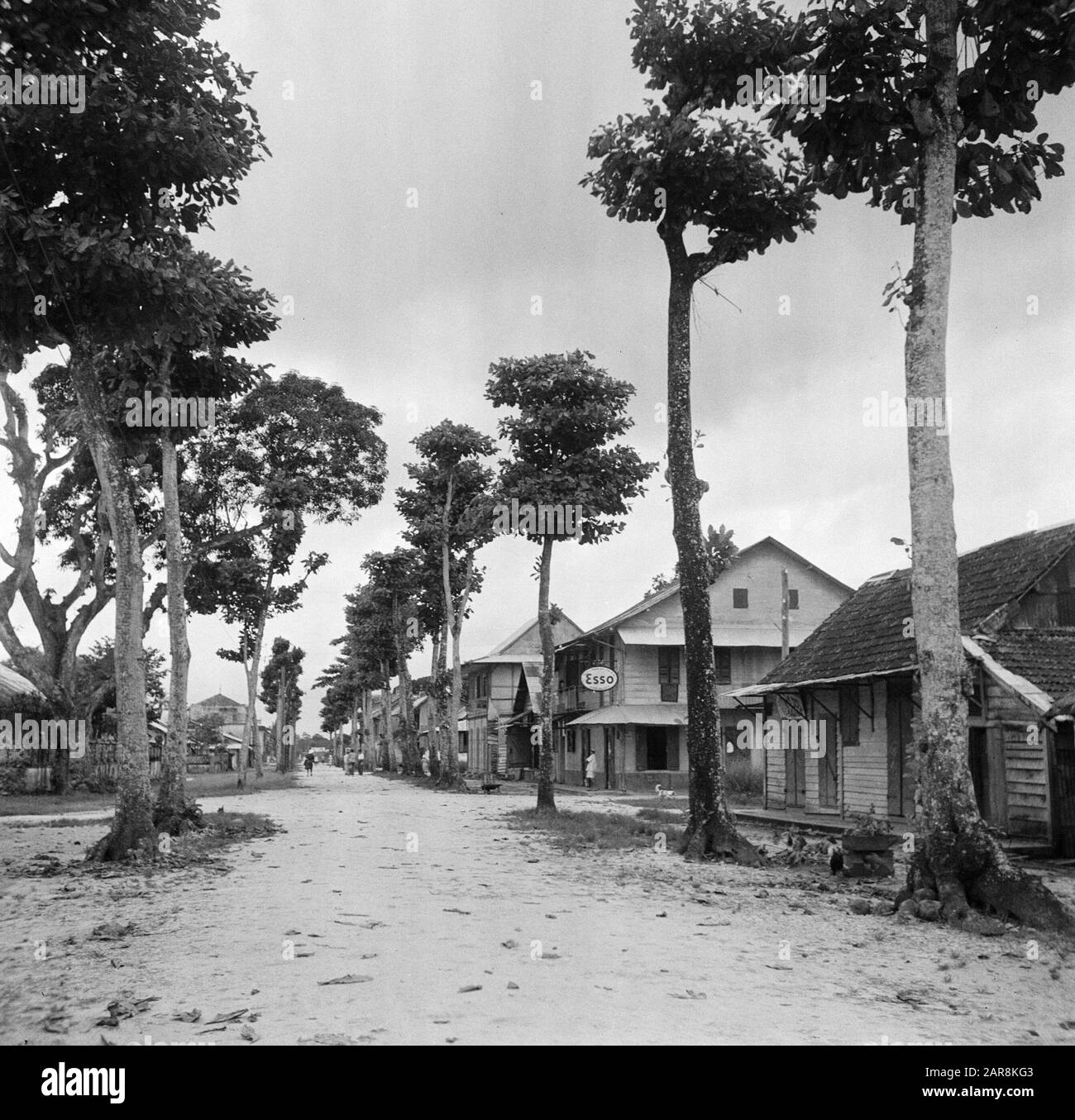 Viaggio in Suriname e Paesi Bassi Antilles Street a Saint-Laurent-du-Maronie in Guiana francese Annotazione: Saint-Laurent-du-Maronie è stata una colonia penale francese Data: 1947 posizione: Guyana francese, Saint-Laurent-du-Maronie Parole Chiave: Prigioni, immagini di strada Foto Stock