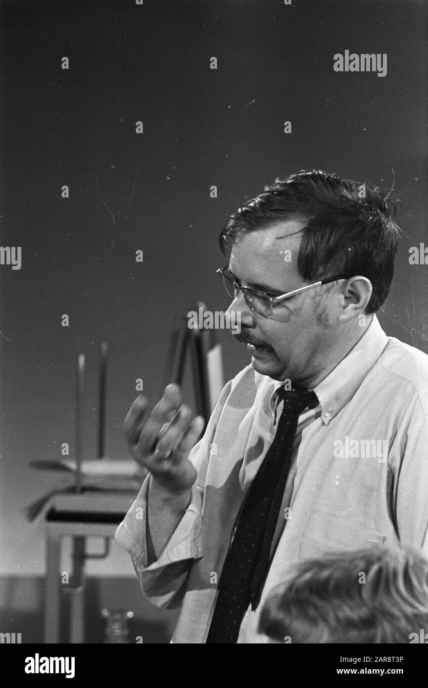 TV show by Willeke Alberti Theo Ordeman (TV director) Annotation: Marginal 12, 13 negative strip Date: August 28, 1968 Keywords: Ritratti, show programs, registi televisivi Nome personale: Ordeman, Theo Foto Stock