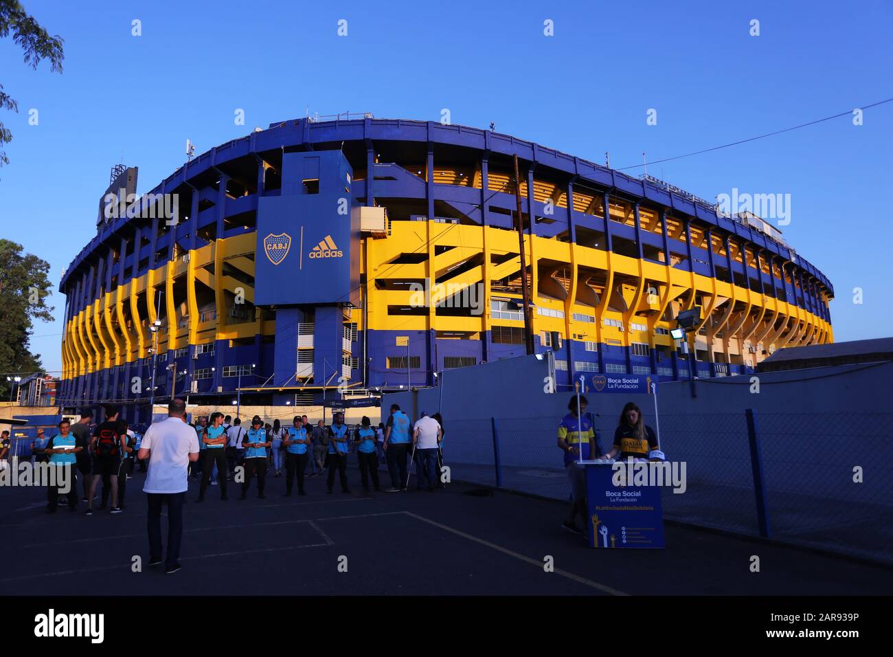 Buenos Aires, Argentina - 26 gennaio 2020: Boca Junior bombonera stadio recentemente dipinto e riformato per il nuovo inizio del campionato a Bueno Foto Stock