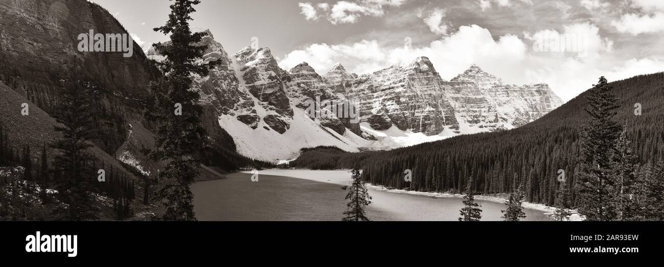 Panorama Del Lago Moraine Nel Parco Nazionale Di Banff Canada Foto Stock