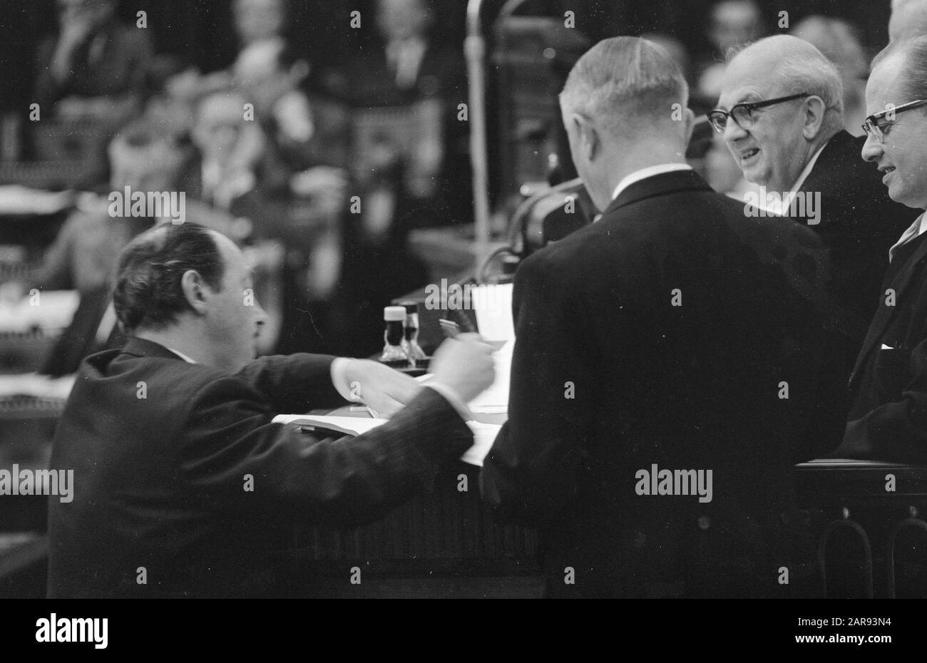 Seconda Camera, Cuckoo vuole tornare ex luogo il Partito cavalletto diviso in 3 parti Data: 13 novembre 1968 Parole Chiave: Politica Nome Della Persona: Cucù Nome dell'istituzione: Partito contadino Foto Stock