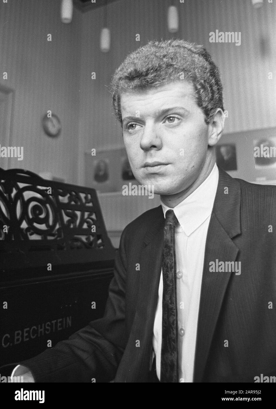 Il pianista-concerto americano Harvey Lavan Van Cliburn si esibisce al Concertgebouw di Amsterdam per la sua esibizione al Grand Gala du Disque, 1966.; Foto Stock