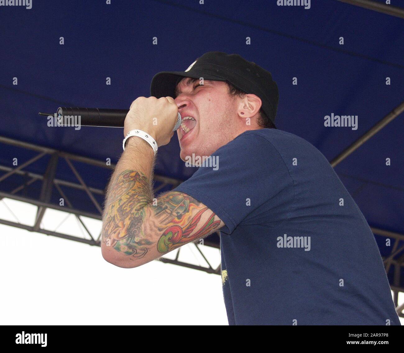 28 settembre: Jordan Pundik of New Found Glory si esibisce al Lakewood Amphitheater di Atlanta, Georgia, il 28 settembre 2002. Credito: Chris McKay / MediaPunch Foto Stock