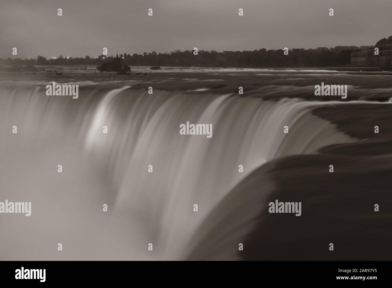 Cascate del Niagara di notte come il famoso paesaggio naturale in Canada Foto Stock
