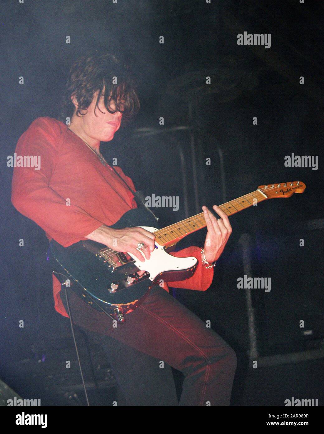 28 settembre: Dean Deleo of Stone Temple Pilots si esibisce presso il Lakewood Amphitheater di Atlanta, Georgia, il 28 settembre 2002. Credito: Chris McKay / MediaPunch Foto Stock