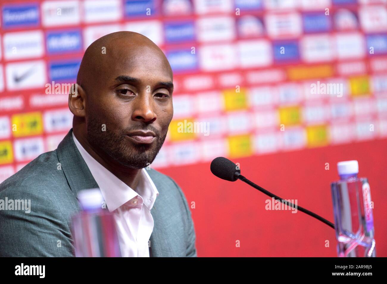 Pechino, Cina. 13th settembre 2019. Immagine: News 26th Gennaio 2020 Kobe Bryant Dead Kobe Bryant viene ucciso in un incidente in elicottero a Calabasas California USA. L'Ambasciatore della Coppa del mondo di pallacanestro, parla con i media mondiali in questa immagine prima della semifinale della Coppa del mondo di pallacanestro a Pechino.Settembre, 13th 2019.Alamy Live News/Jayne Russell. Credit: Jayne Russell/Alamy Live News Foto Stock