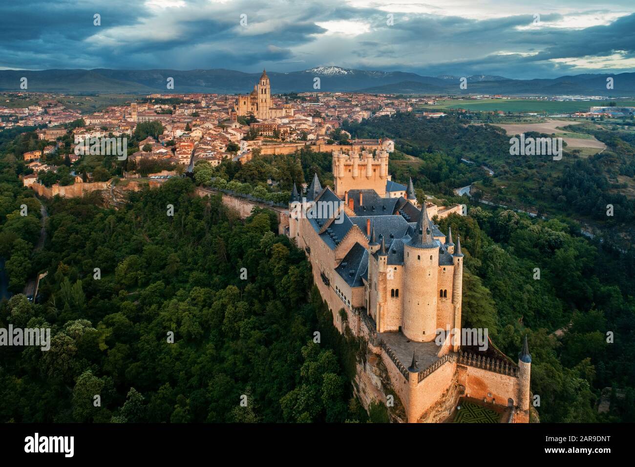 Alcazar of Segovia come il famoso punto di riferimento vista aerea in Spagna. Foto Stock