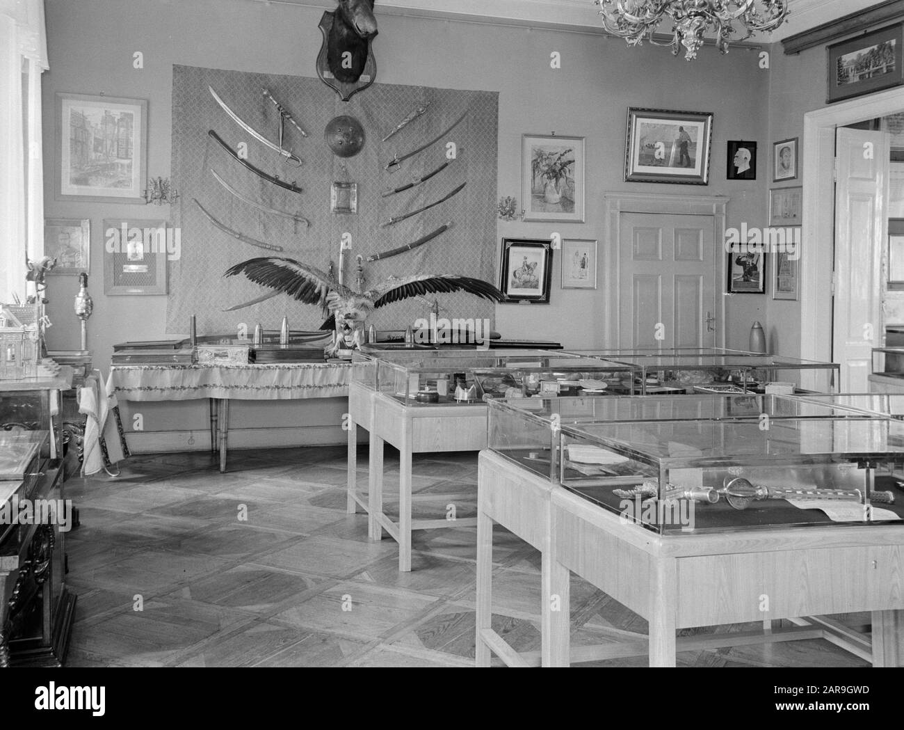 Viaggio In Polonia Varsavia, Åazienki Park. Palazzo Belvedere: Interno Joseph Pilsudski Museo con dipinti e sculture Annotazione: Joseph Pilsudski (1837-1935) è stato il fondatore della cosiddetta Seconda repubblica Polacca nel 1918, dove la fondazione è stata fondata per l'odierna Polonia Data: 1934 posizione: Polonia, Varsavia Parole Chiave: Sculture, musei, dipinti Foto Stock