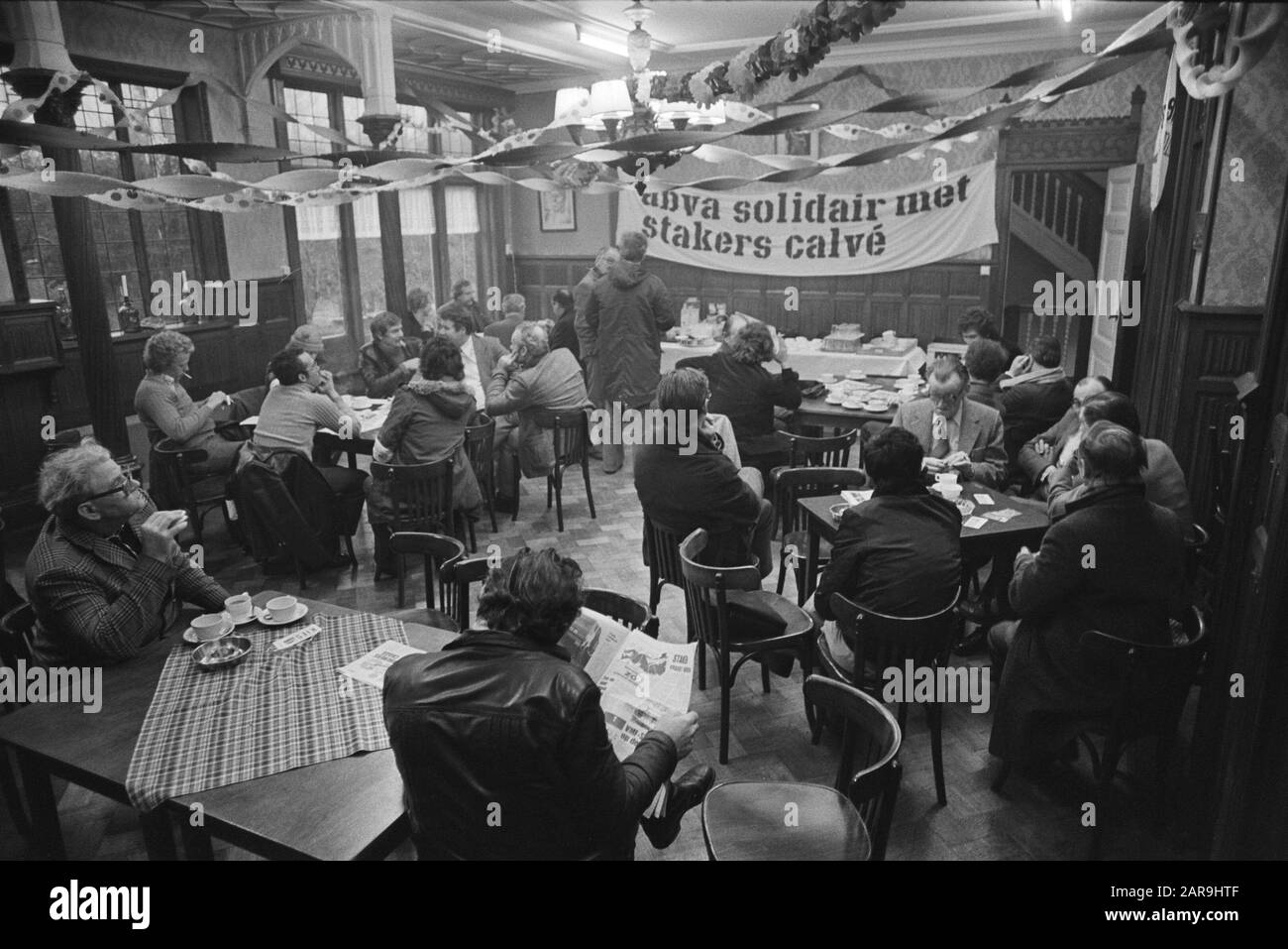 Dipendenti Calve-Delft in sciopero; leader sciopero alla parola Data: 7 febbraio 1977 Parole Chiave: Scioperi Foto Stock