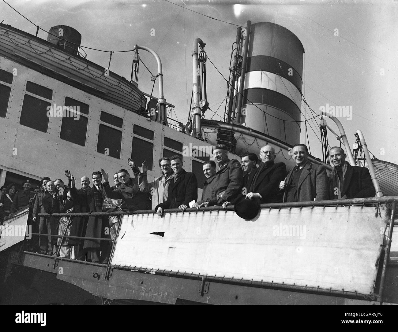Truppe di partenza con Volendam in Indonesia. Gruppo di giornalisti Data: 26 febbraio 1948 luogo: Indonesia, Indonesia, Volendam Parole Chiave: JOURNALISS, ROOPS, PARTENZA Foto Stock