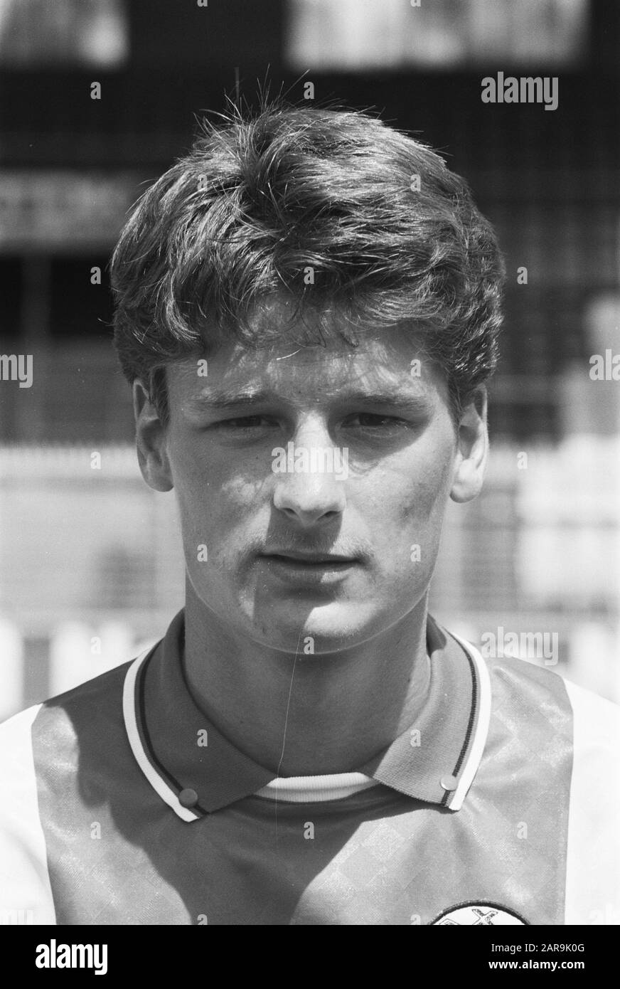 Persdag Ajax Wim Jonk Annotazione: Nr. 17, 18: WIM Jonk, 19, 20: Peter Larsson Data: 3 luglio 1989 luogo: Amsterdam, Noord-Holland Parole Chiave: Ritratti, giocatori, sport, calcio Nome personale: Jonk, Wim Foto Stock