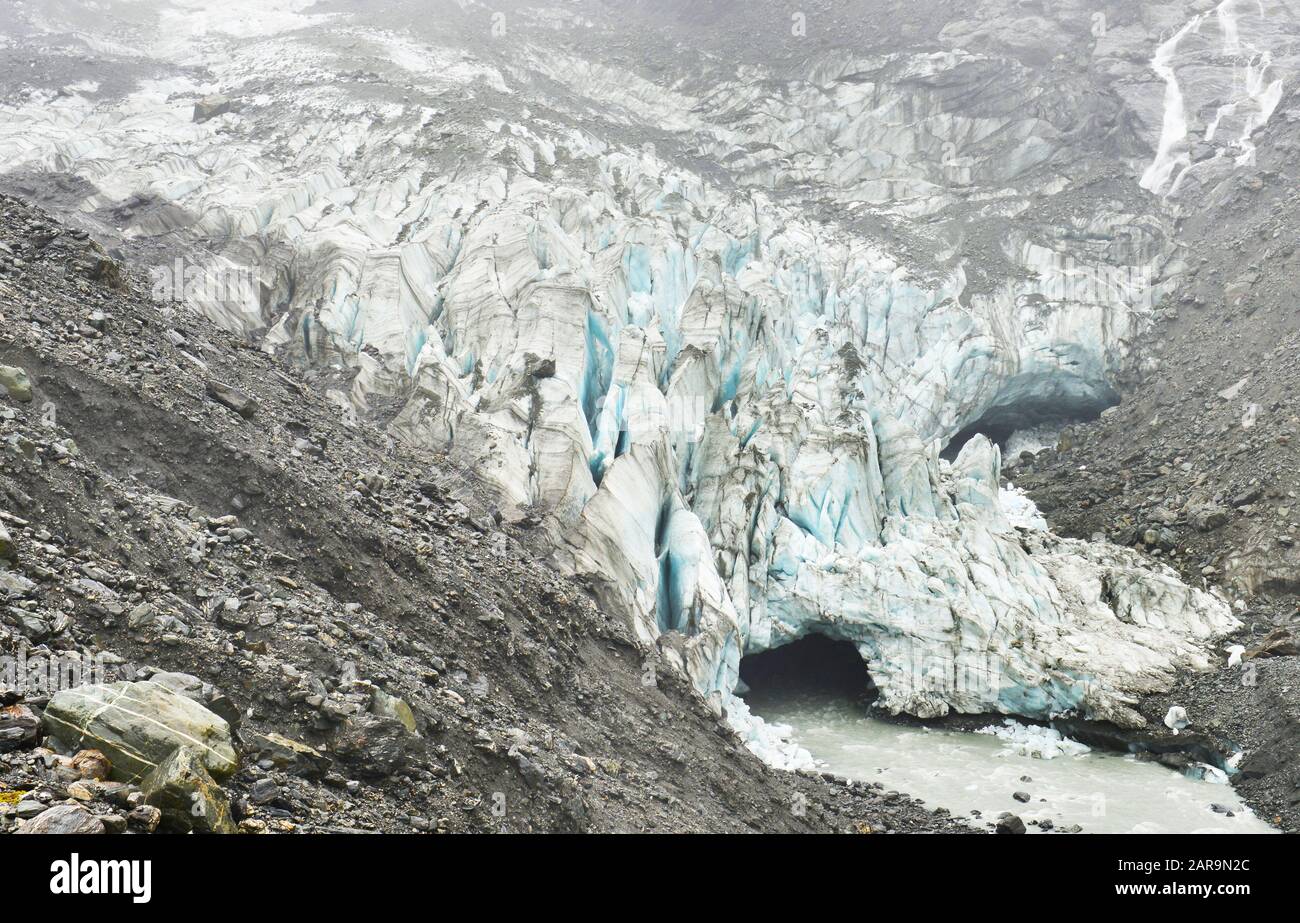 Vista del terminal del Fox Glacier con grotta, Nuova Zelanda Foto Stock