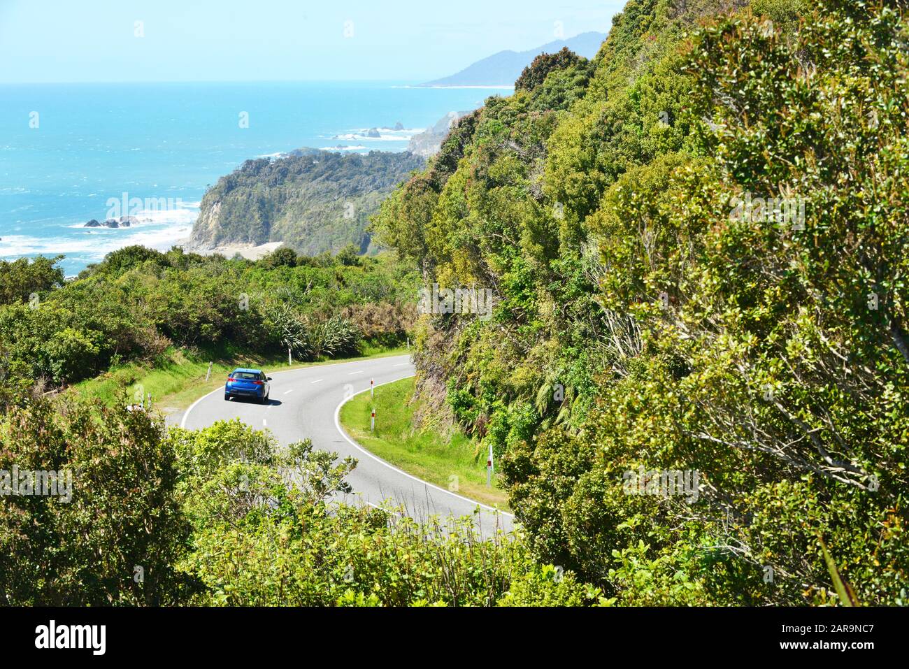 New Zealand Haast Highway: Una strada panoramica si snoda lungo la costa occidentale dell'Isola del Sud della Nuova Zelanda. Foto Stock